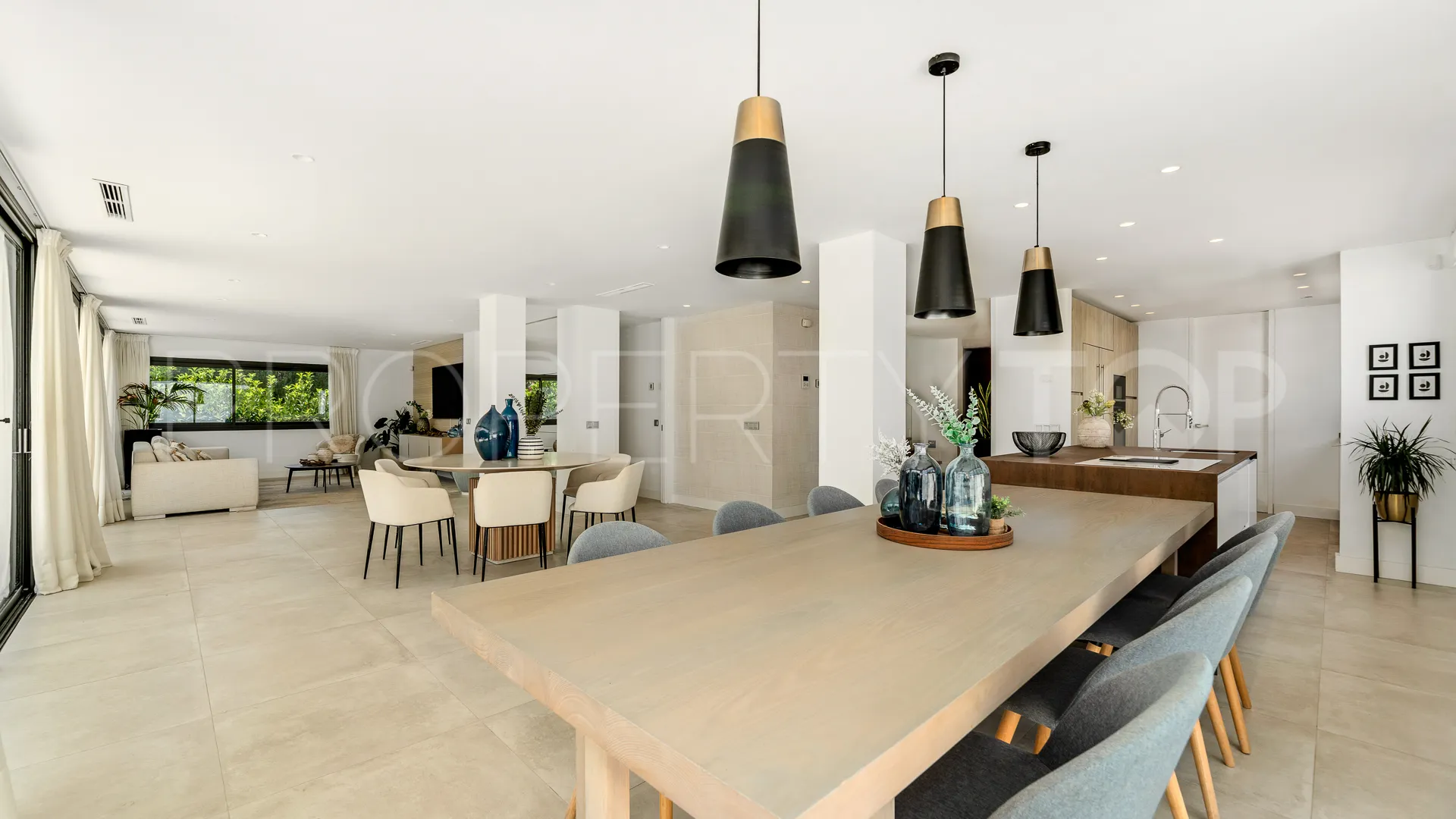 Se vende villa en Nueva Andalucia con 5 dormitorios