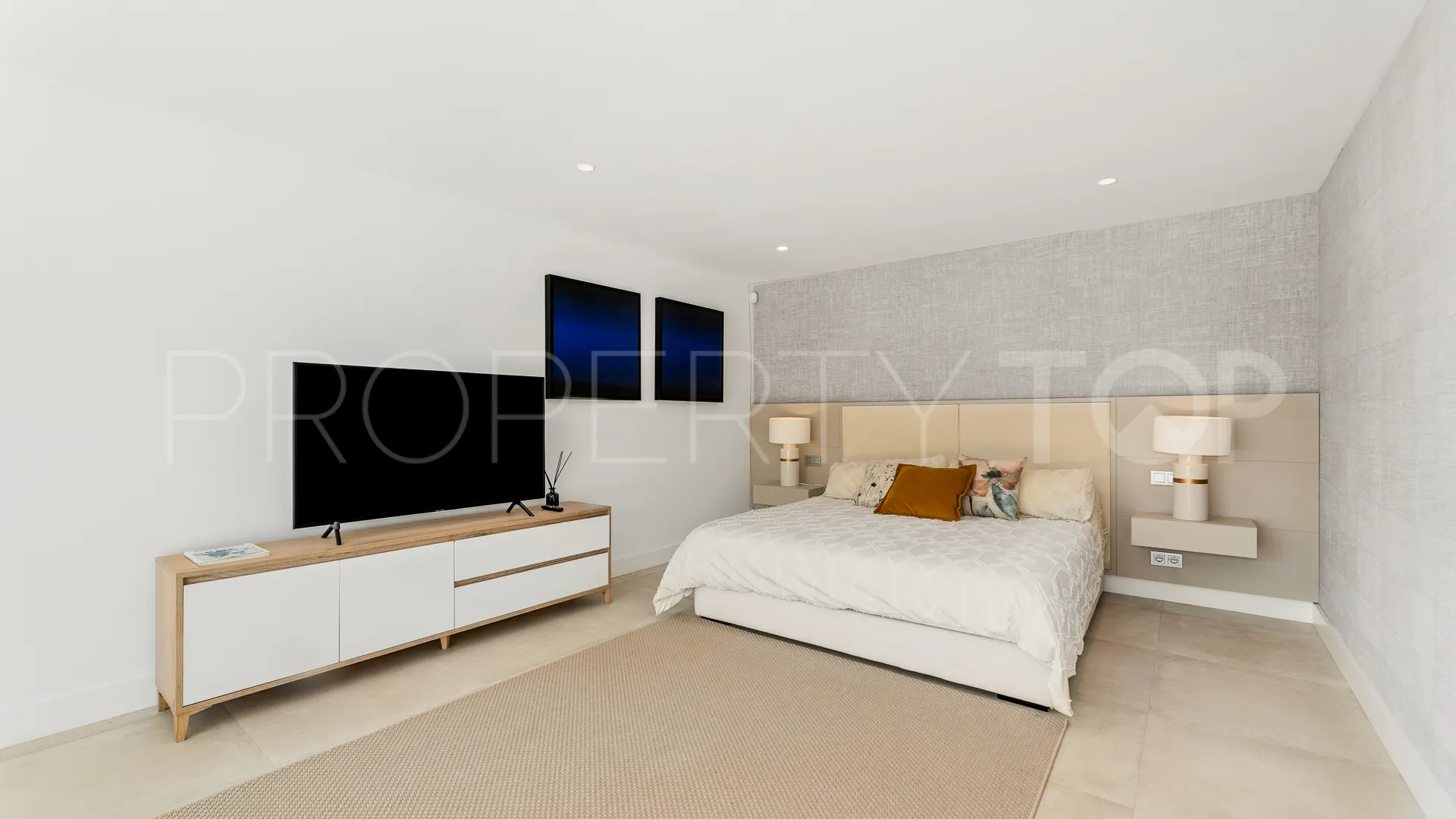 Se vende villa en Nueva Andalucia con 5 dormitorios