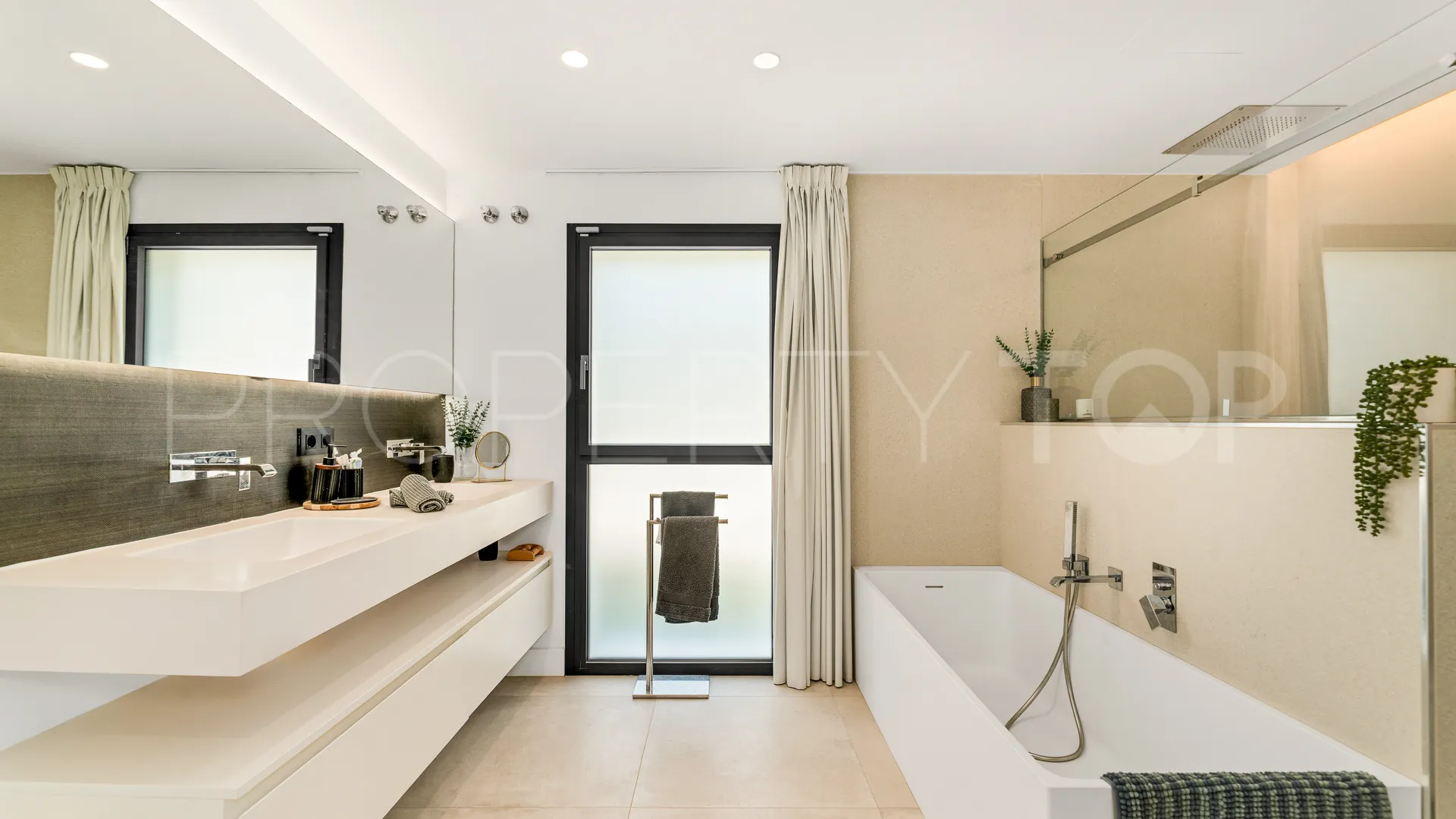 Se vende villa en Nueva Andalucia con 5 dormitorios