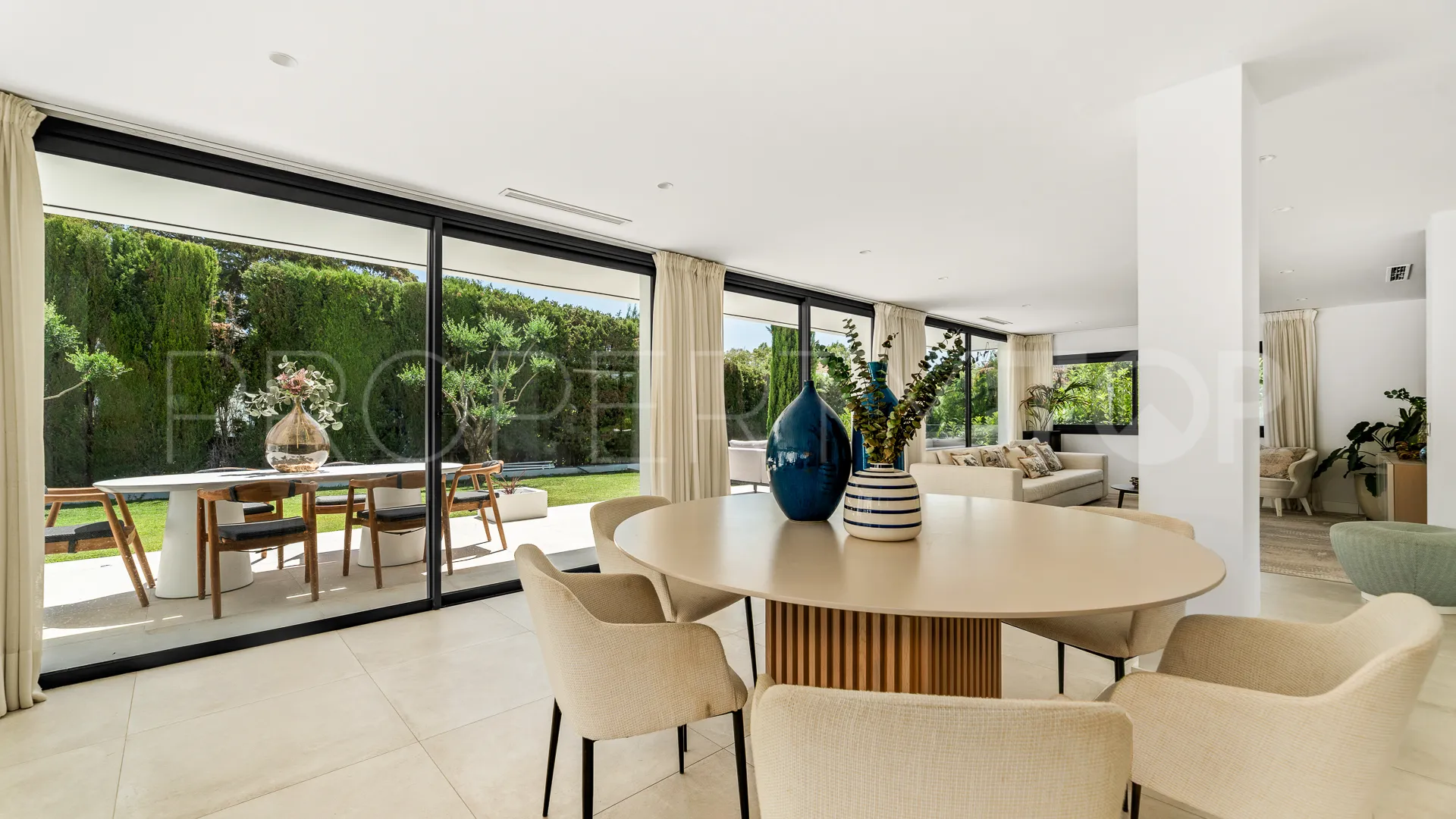Se vende villa en Nueva Andalucia con 5 dormitorios
