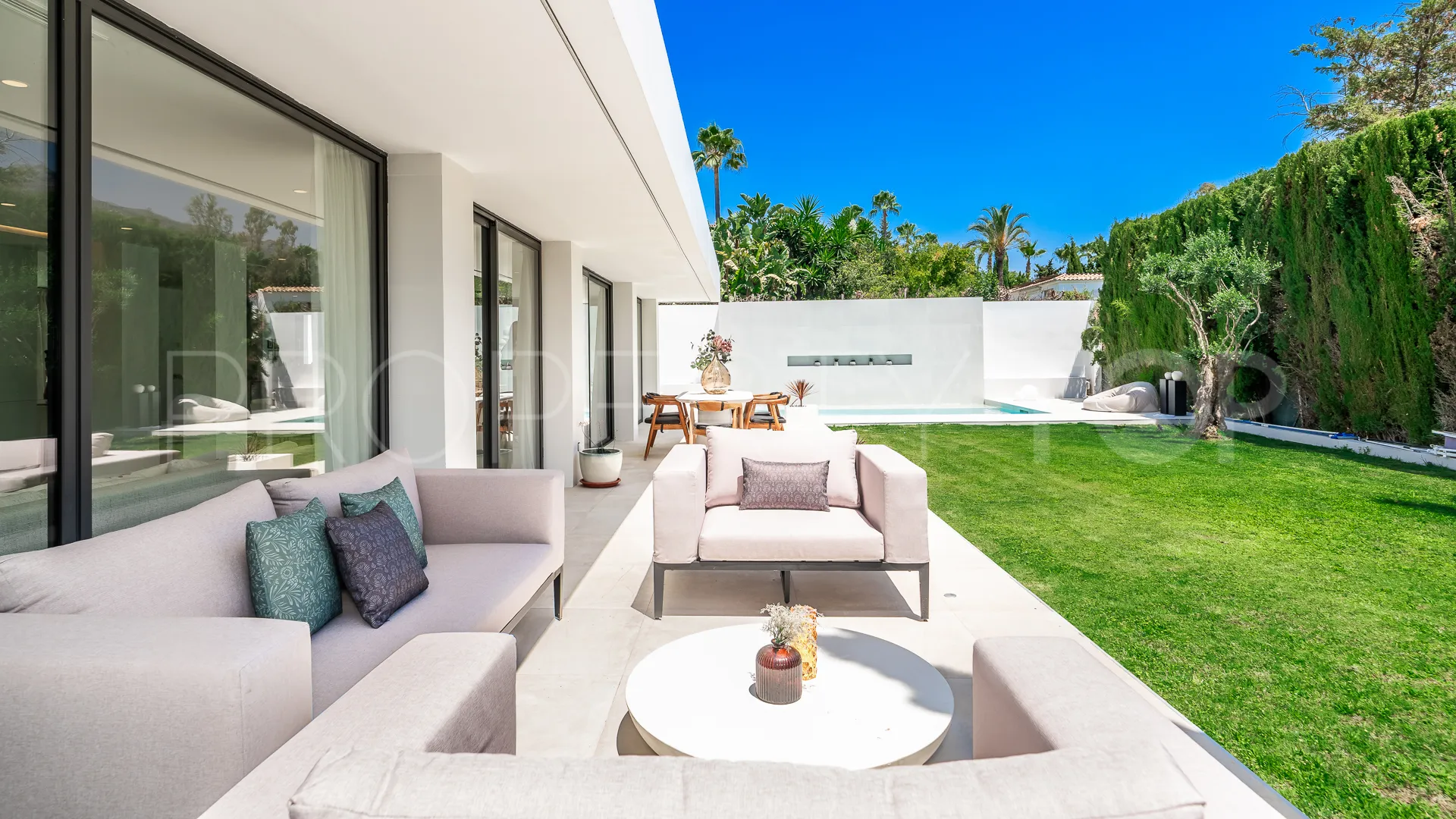 Se vende villa en Nueva Andalucia con 5 dormitorios