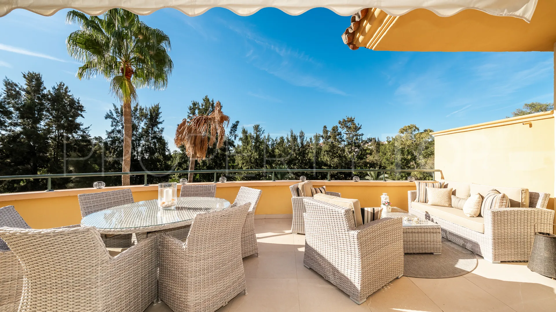 Comprar apartamento en Rio Real con 3 dormitorios