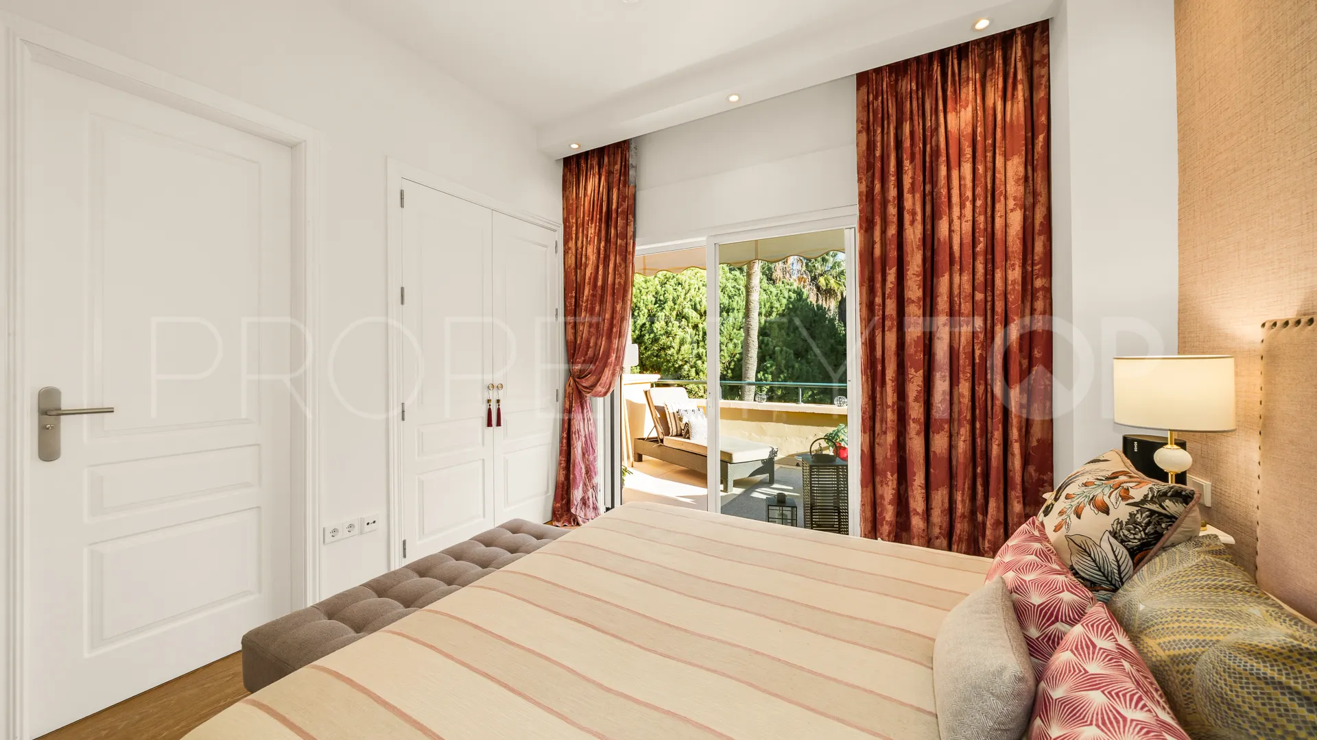 Comprar apartamento en Rio Real con 3 dormitorios