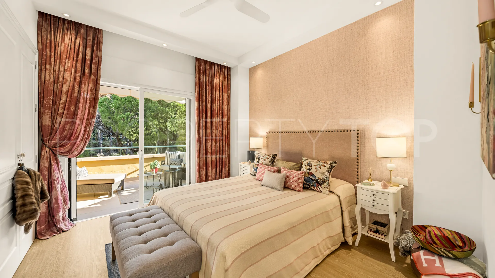 Comprar apartamento en Rio Real con 3 dormitorios