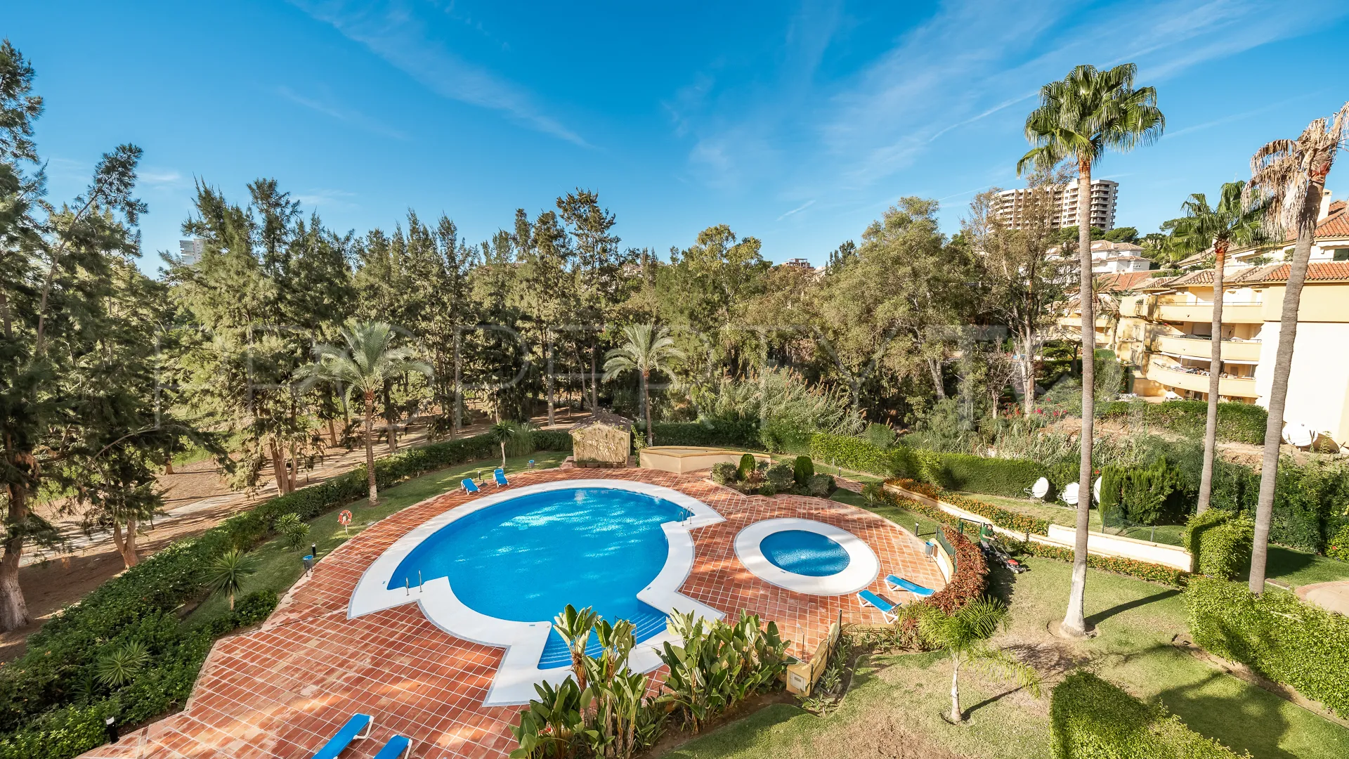 Comprar apartamento en Rio Real con 3 dormitorios