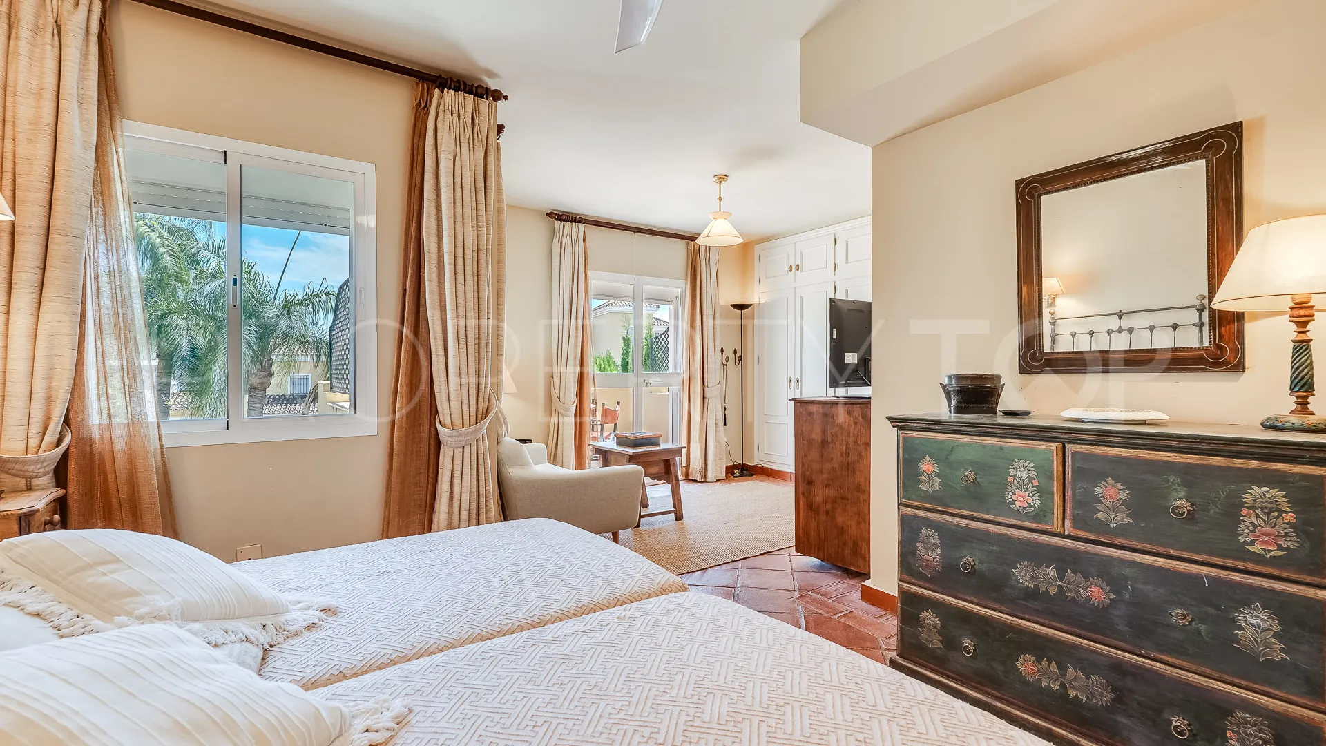 Apartment for sale in Guadalmina Alta with 4 bedrooms