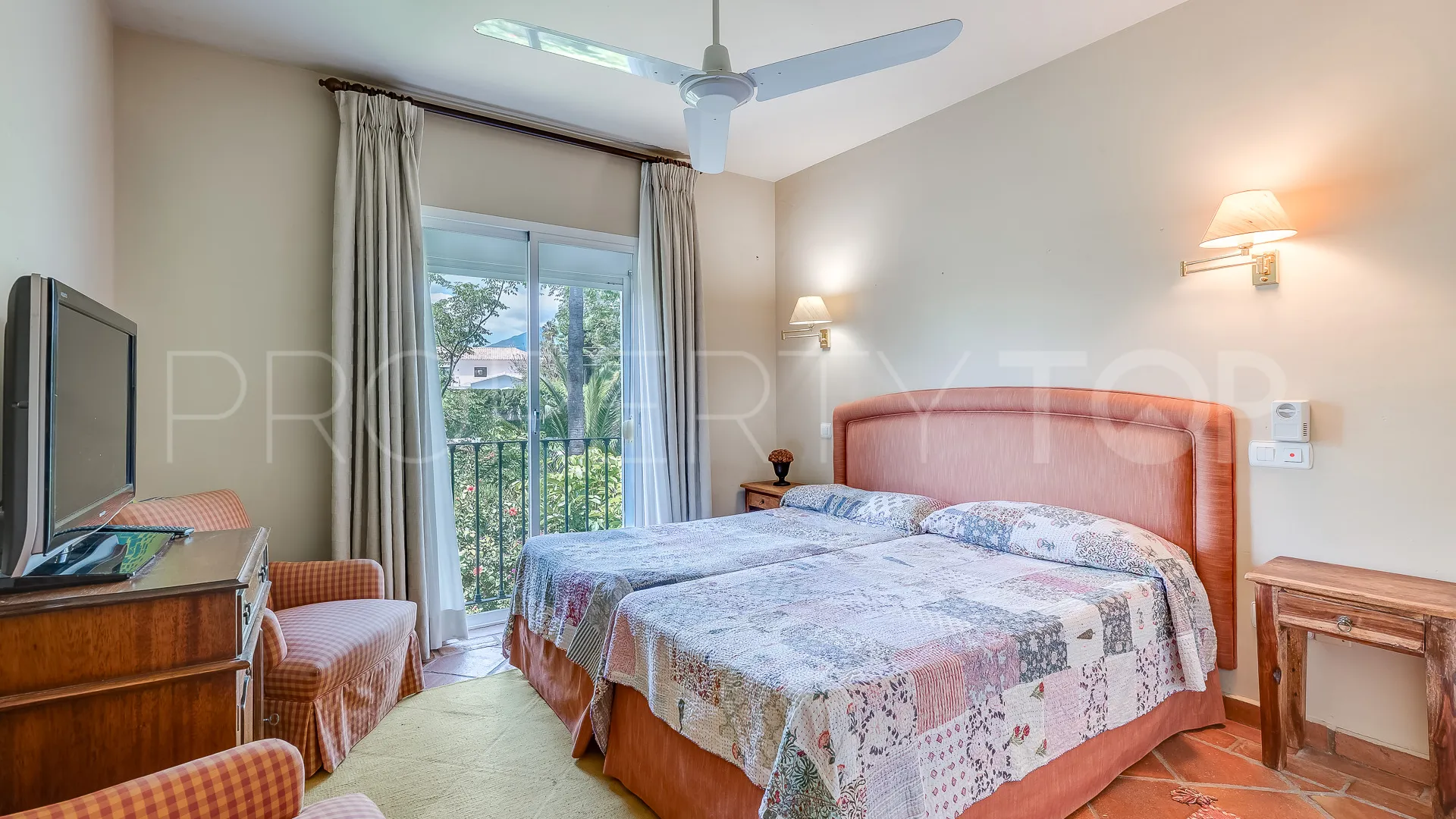 Apartment for sale in Guadalmina Alta with 4 bedrooms