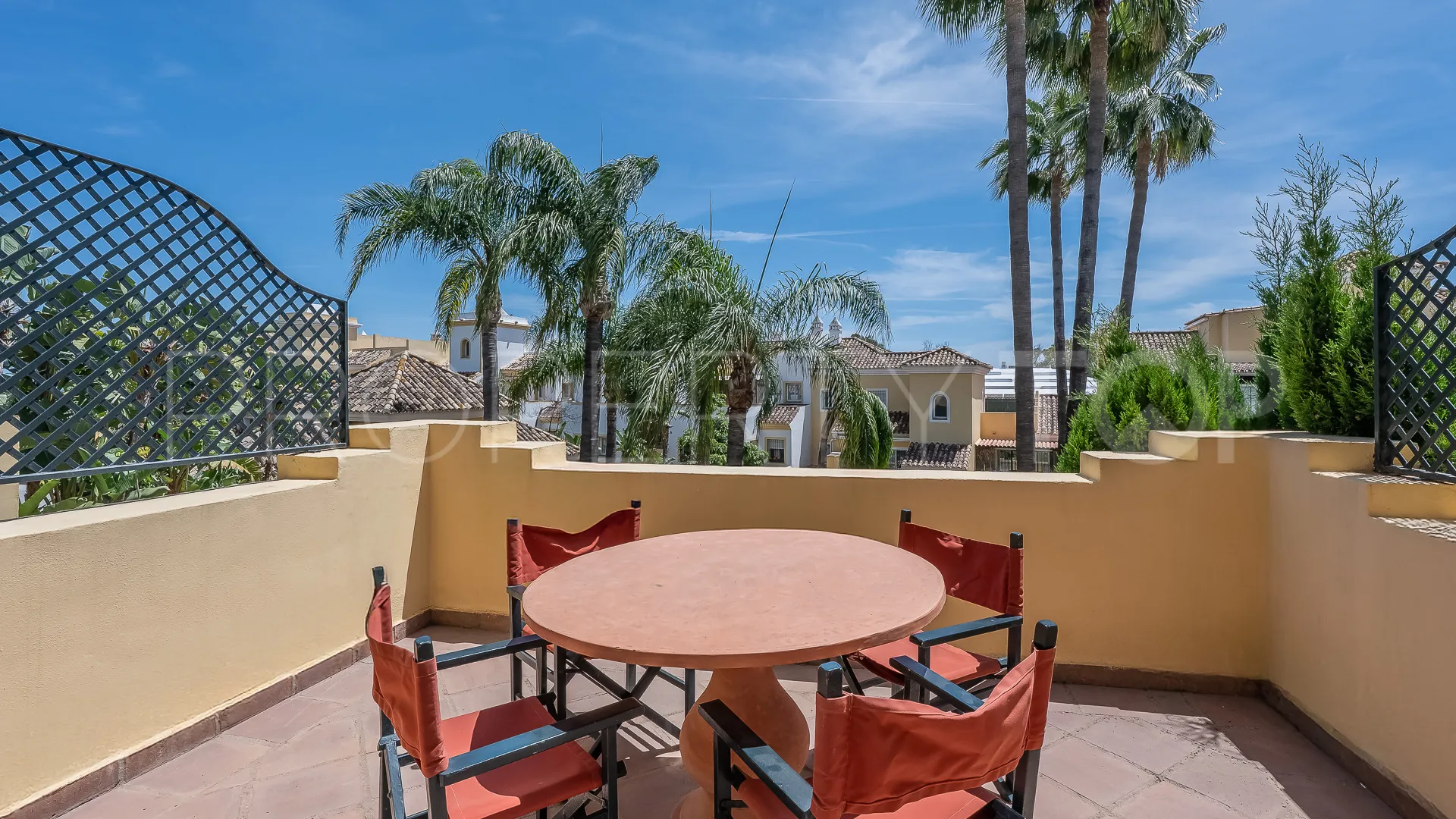 Apartment for sale in Guadalmina Alta with 4 bedrooms