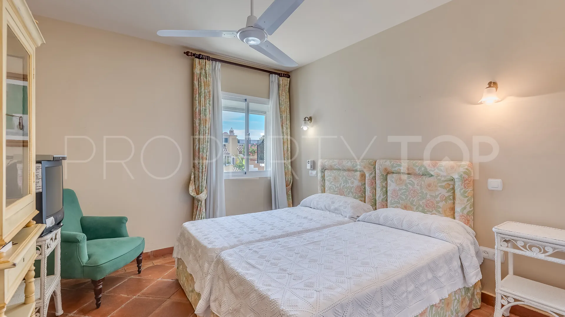 Apartment for sale in Guadalmina Alta with 4 bedrooms