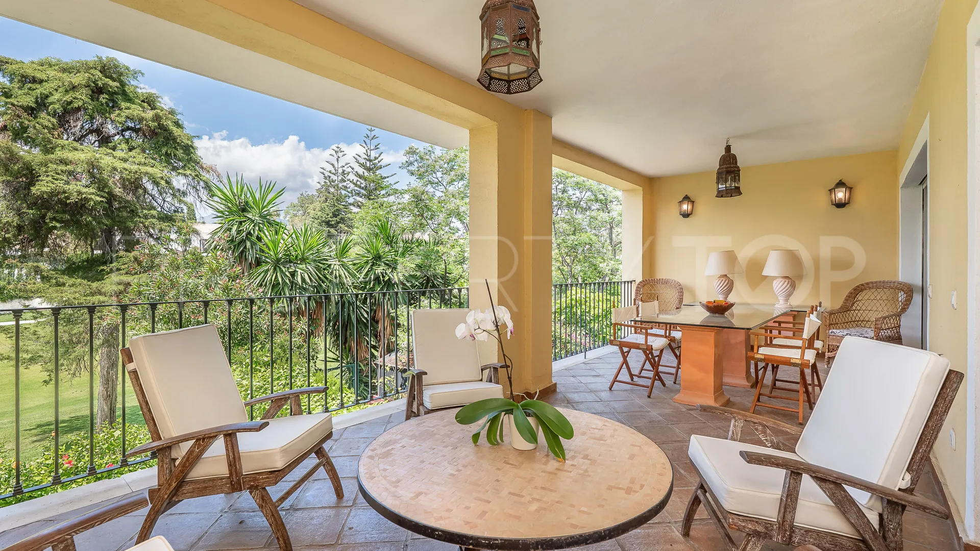 Apartment for sale in Guadalmina Alta with 4 bedrooms