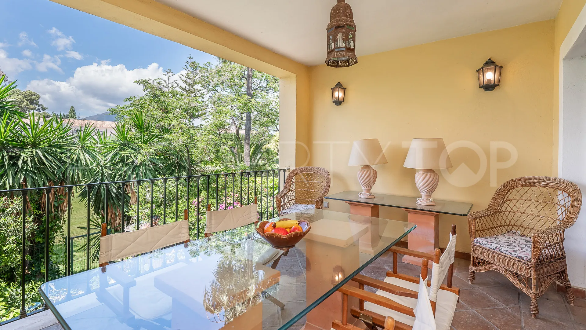 Apartment for sale in Guadalmina Alta with 4 bedrooms