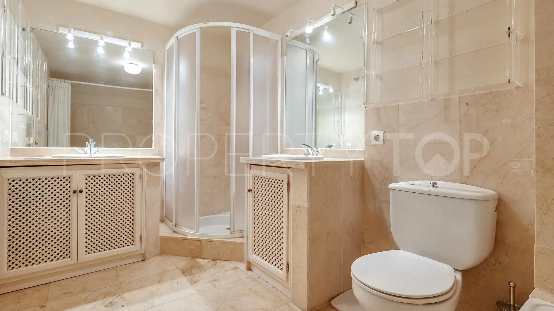 Apartment for sale in Guadalmina Alta with 4 bedrooms
