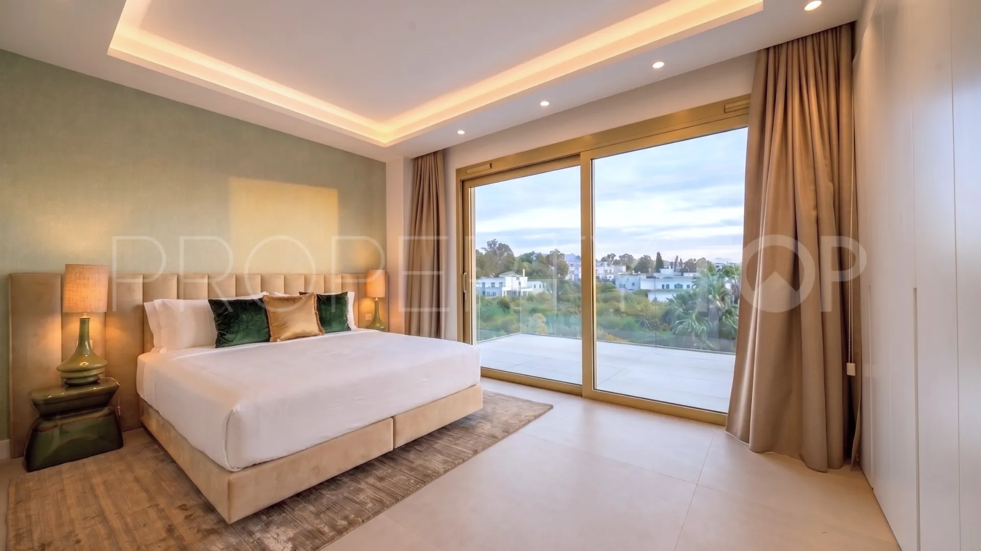 For sale duplex penthouse with 3 bedrooms in Golden Mile