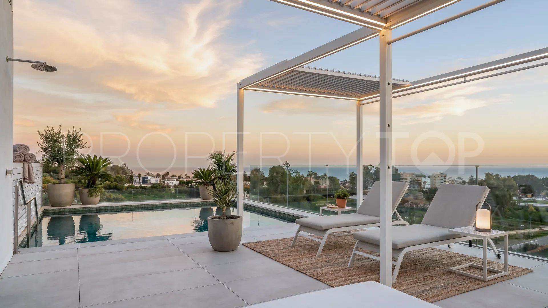 For sale duplex penthouse with 3 bedrooms in Golden Mile