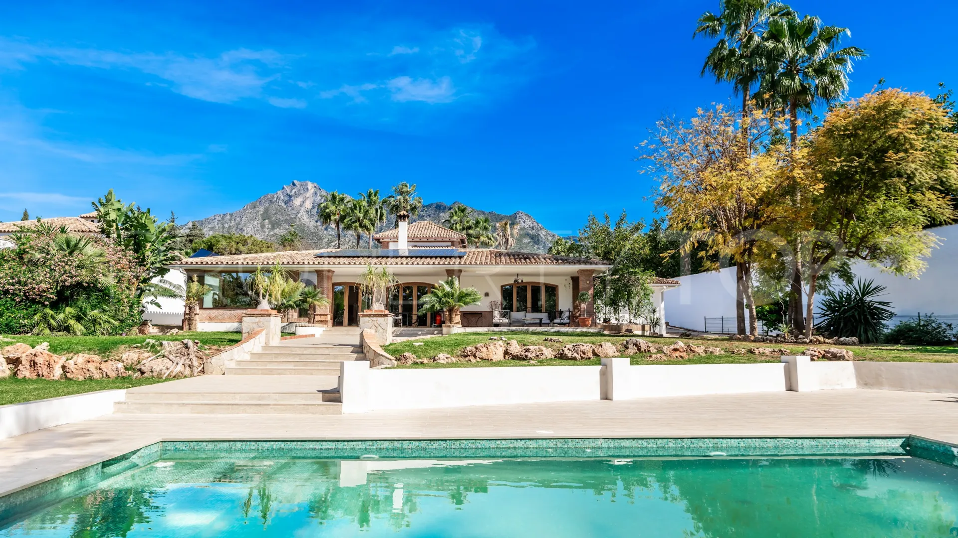 Nagüeles, villa a la venta de 5 dormitorios