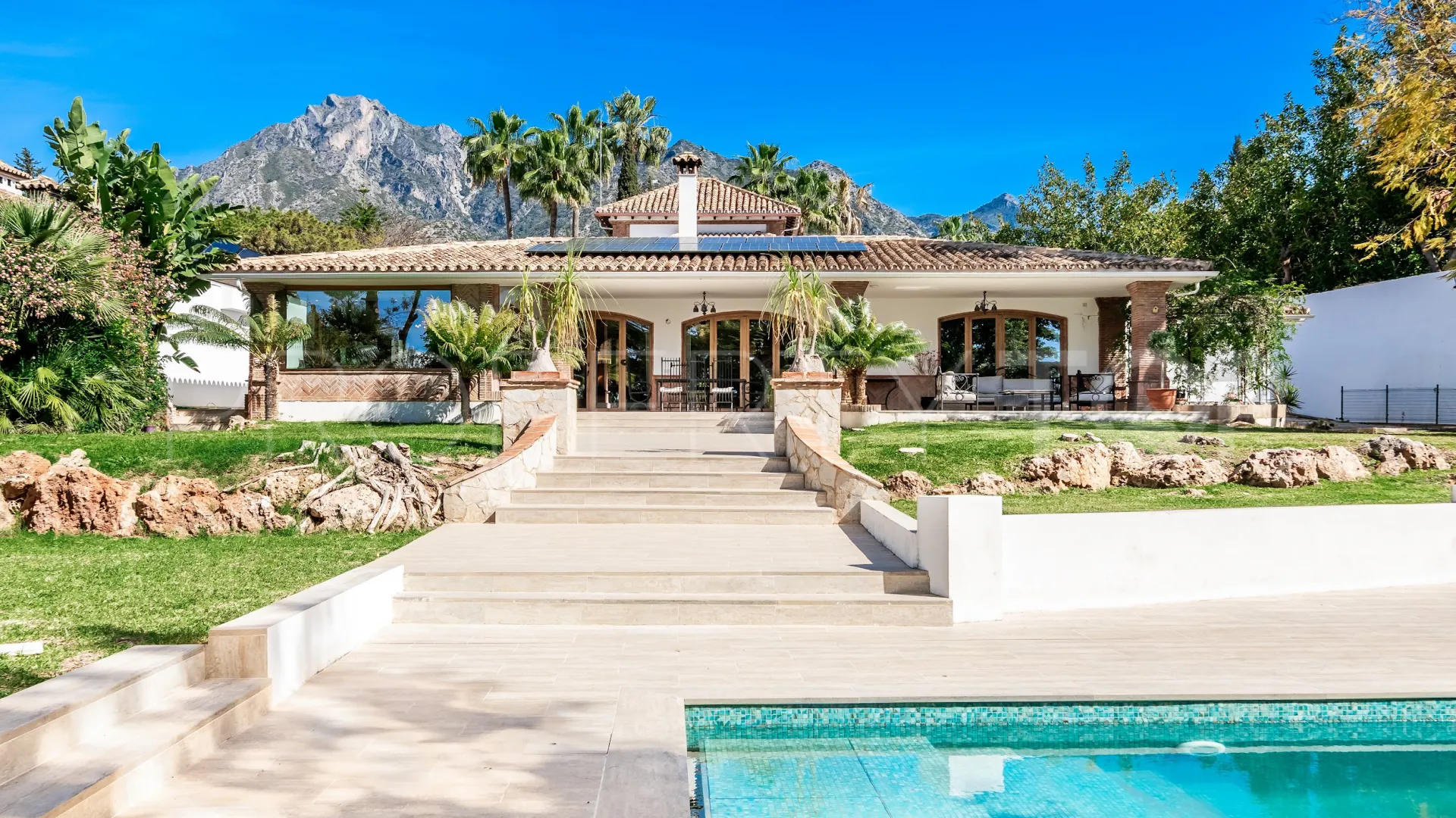 Nagüeles, villa a la venta de 5 dormitorios