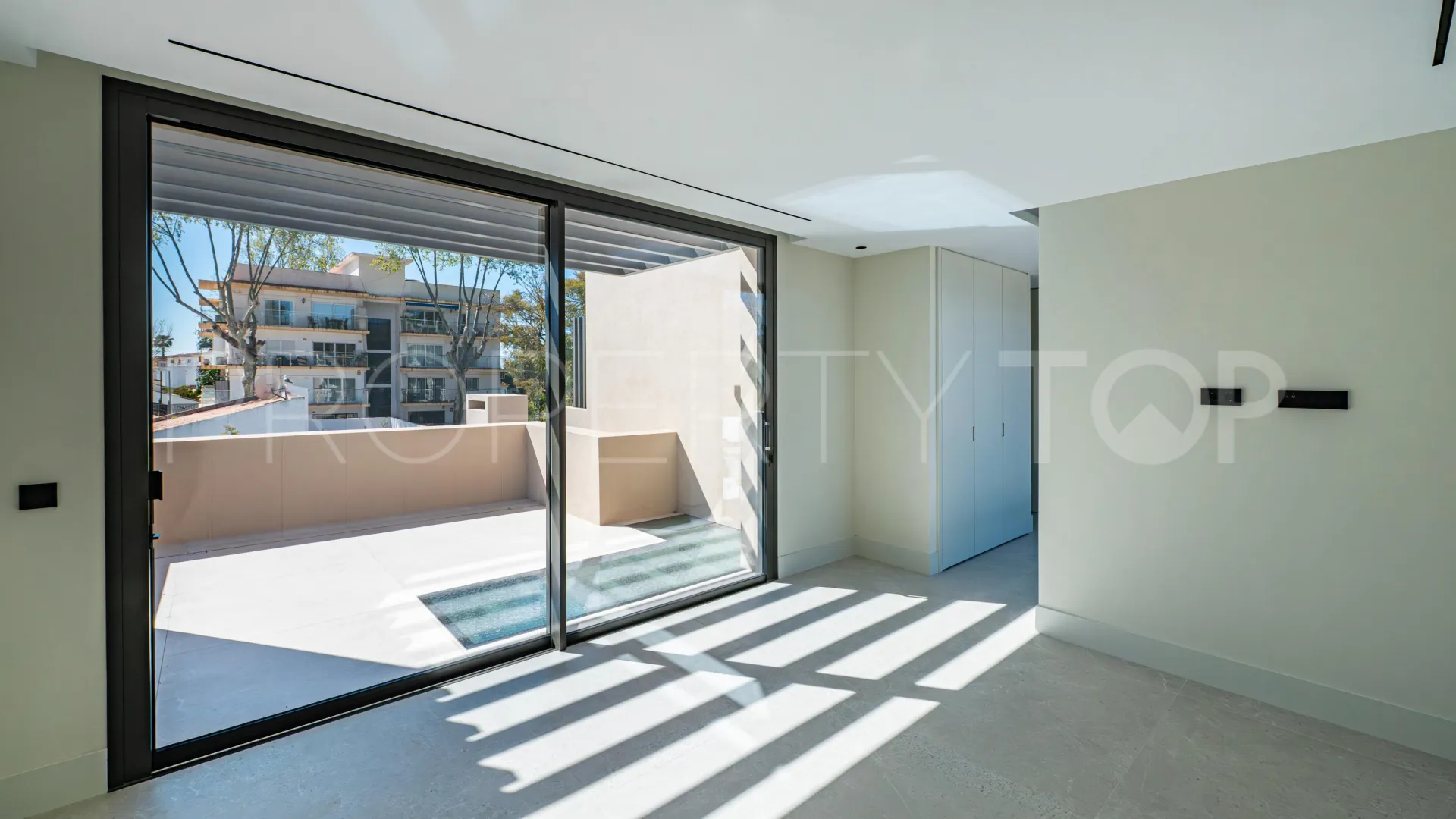 Villa for sale in Beach Side Golden Mile with 5 bedrooms
