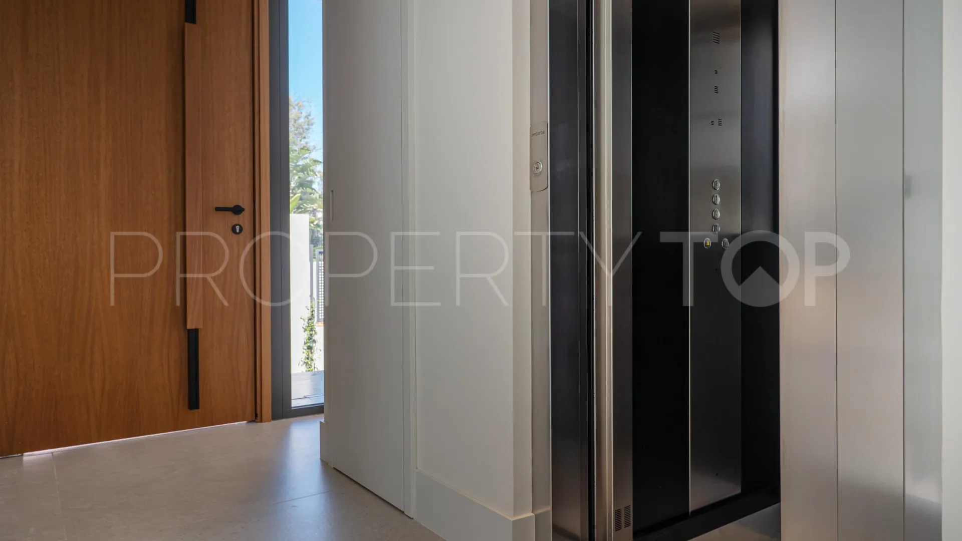 Villa for sale in Beach Side Golden Mile with 5 bedrooms