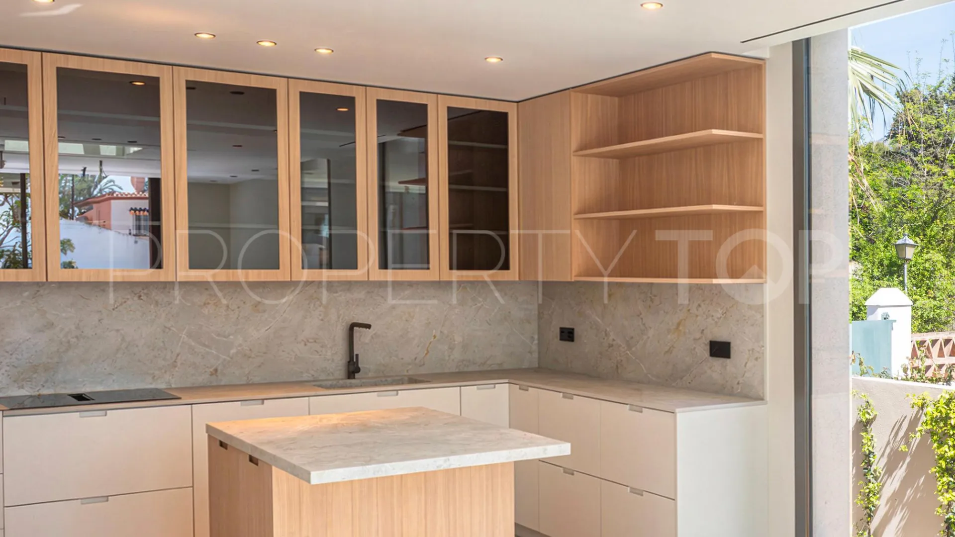 Villa for sale in Beach Side Golden Mile with 5 bedrooms