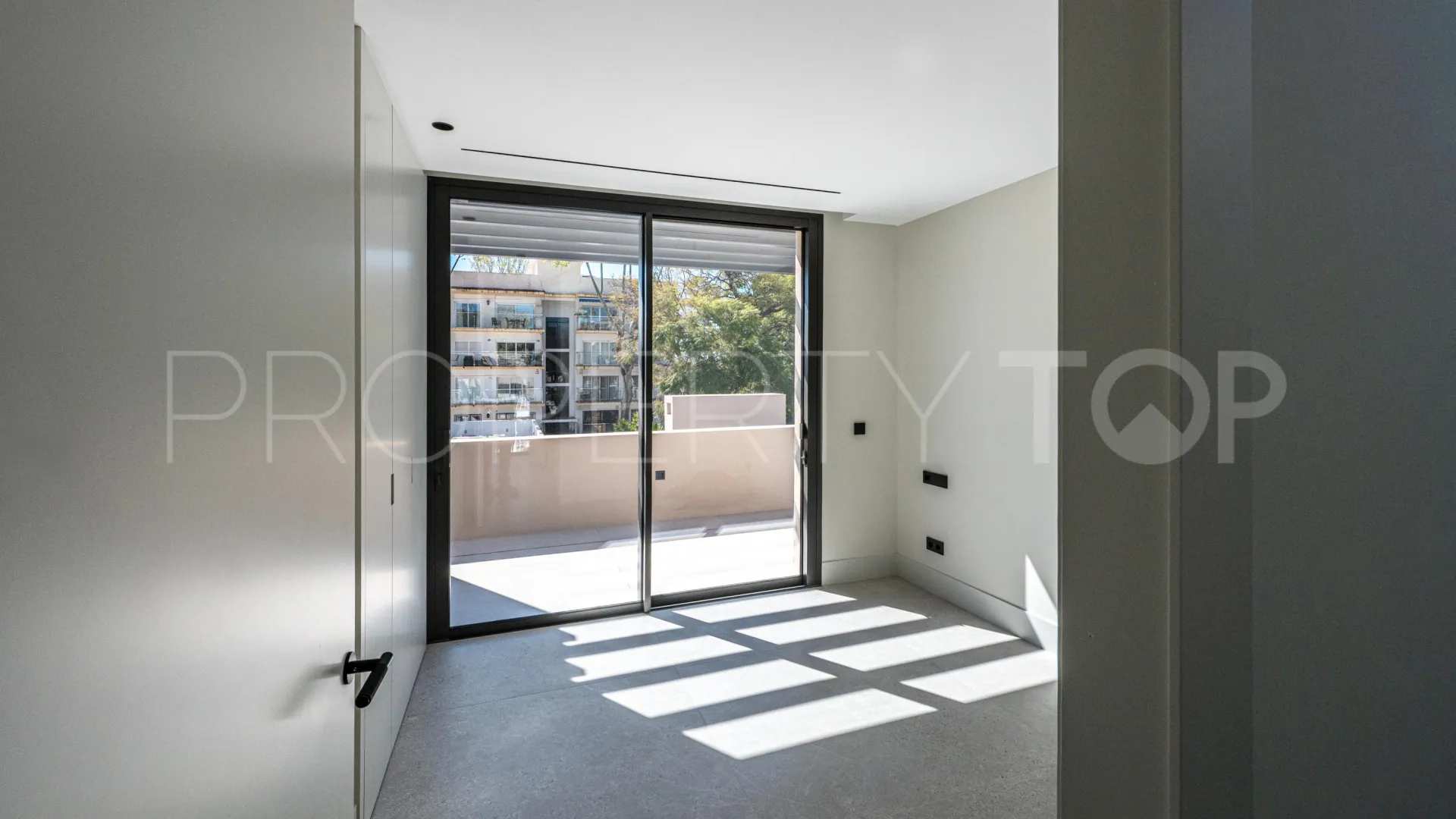 Villa for sale in Beach Side Golden Mile with 5 bedrooms