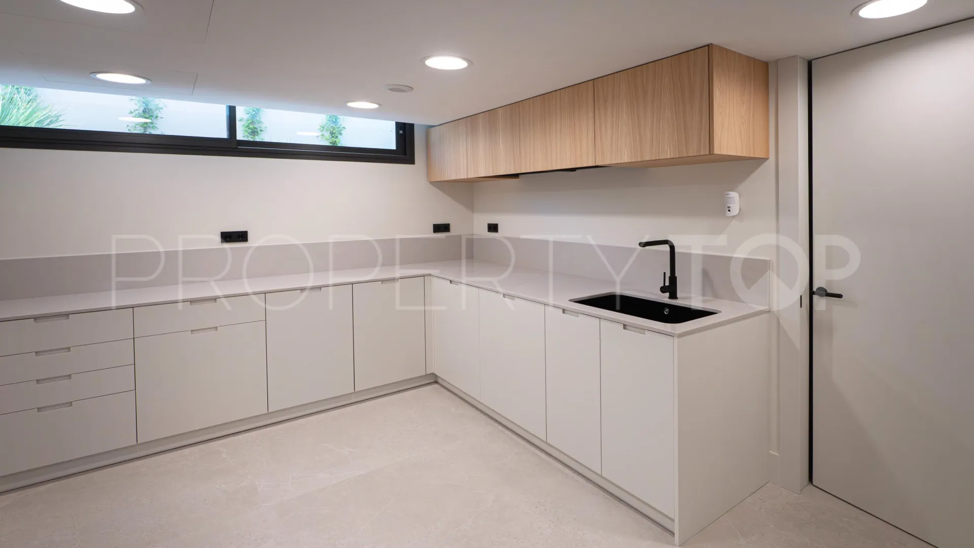 Villa for sale in Beach Side Golden Mile with 5 bedrooms