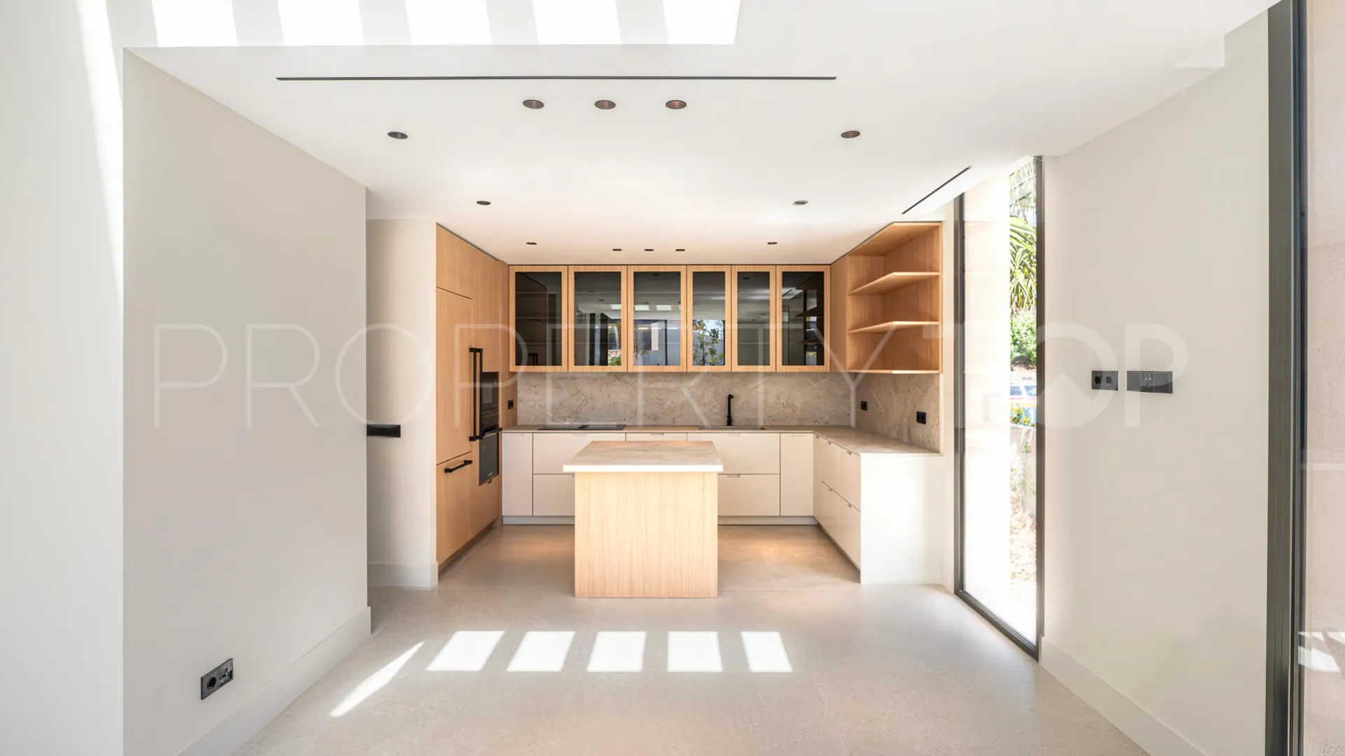 Villa for sale in Beach Side Golden Mile with 5 bedrooms