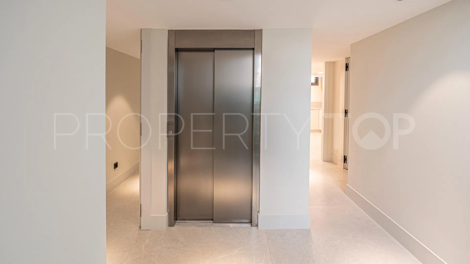 Villa for sale in Beach Side Golden Mile with 5 bedrooms