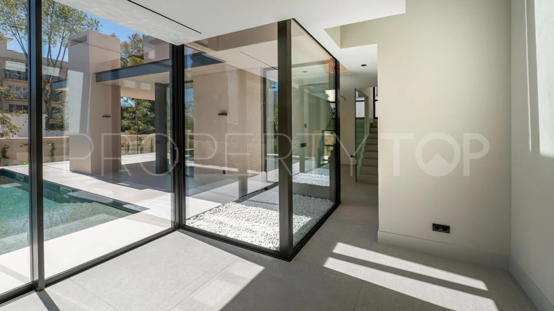 Villa for sale in Beach Side Golden Mile with 5 bedrooms