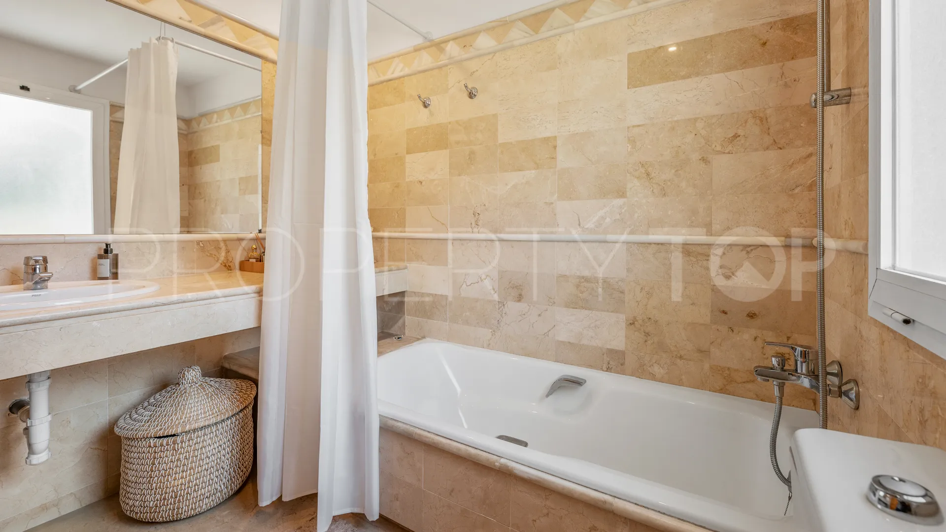 Penthouse in Marbella East for sale