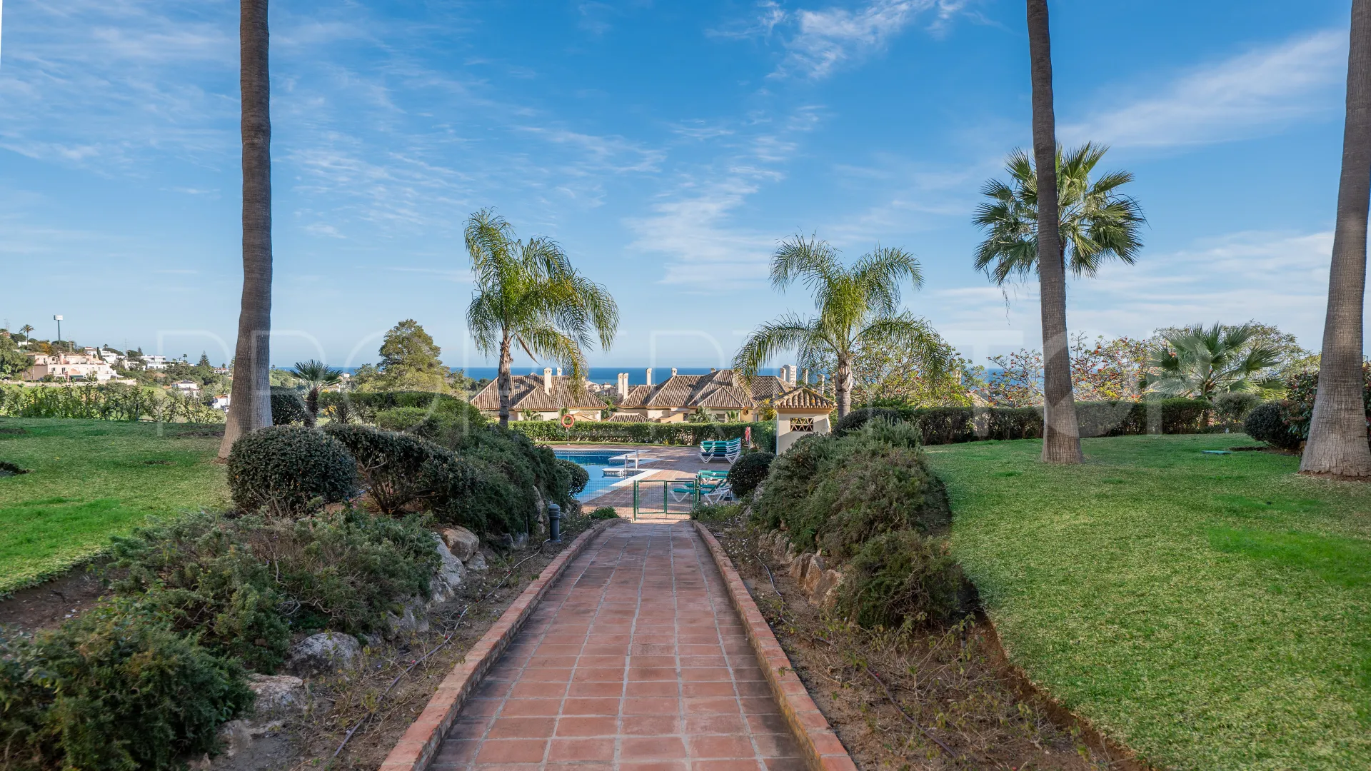 Penthouse in Marbella East for sale