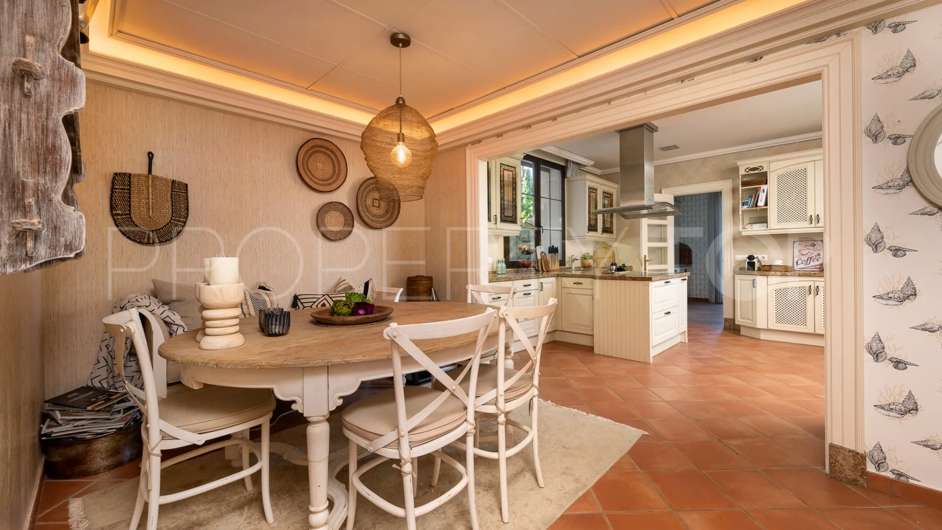 Villa en venta con 8 dormitorios en Guadalmina Baja
