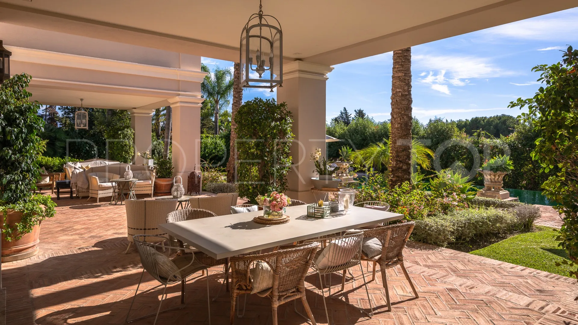 Villa en venta con 8 dormitorios en Guadalmina Baja