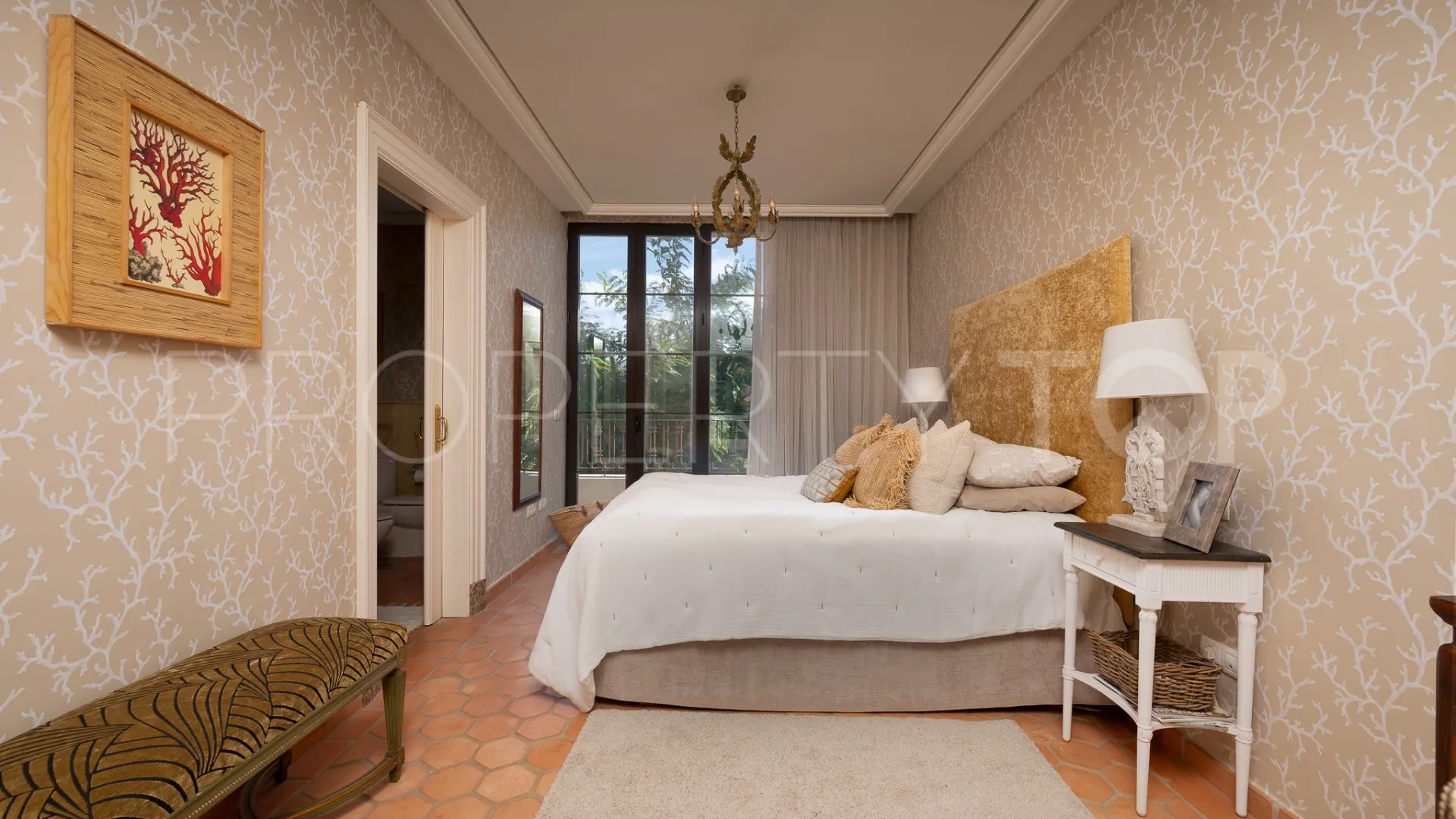 Villa en venta con 8 dormitorios en Guadalmina Baja