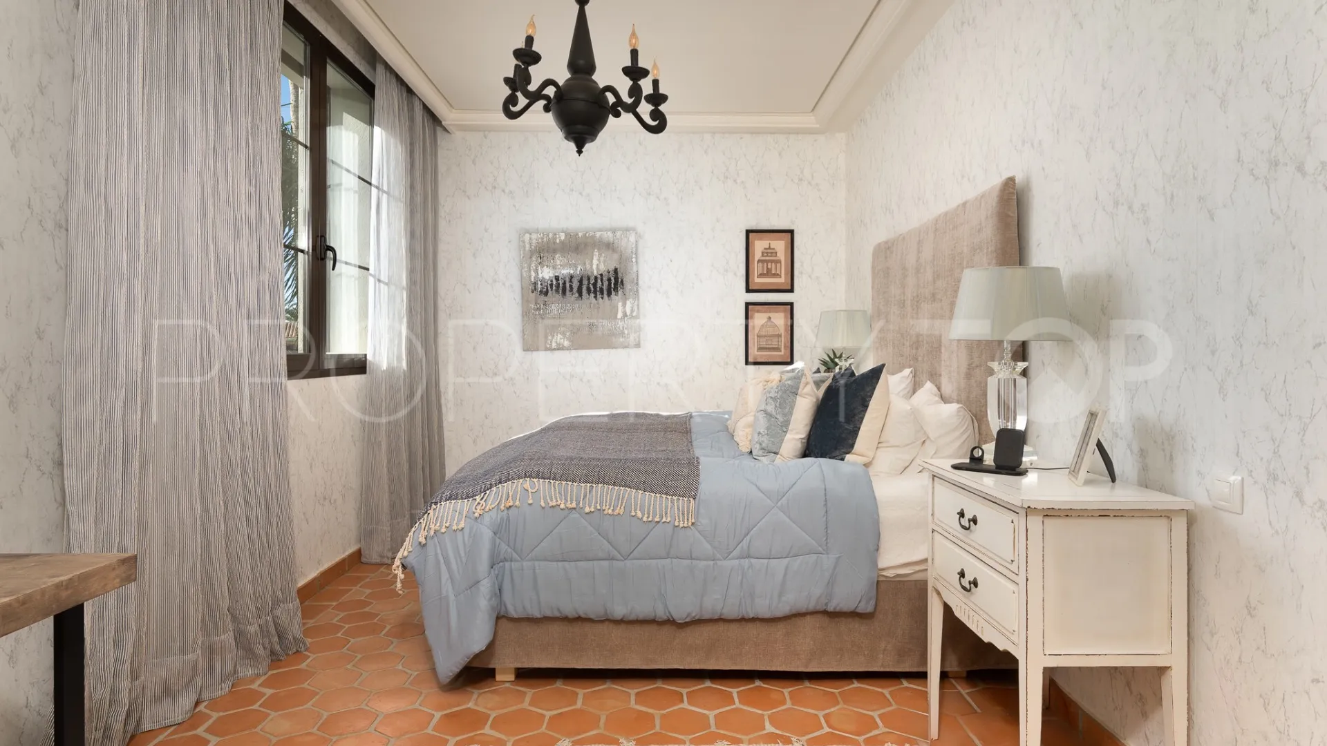 Villa en venta con 8 dormitorios en Guadalmina Baja