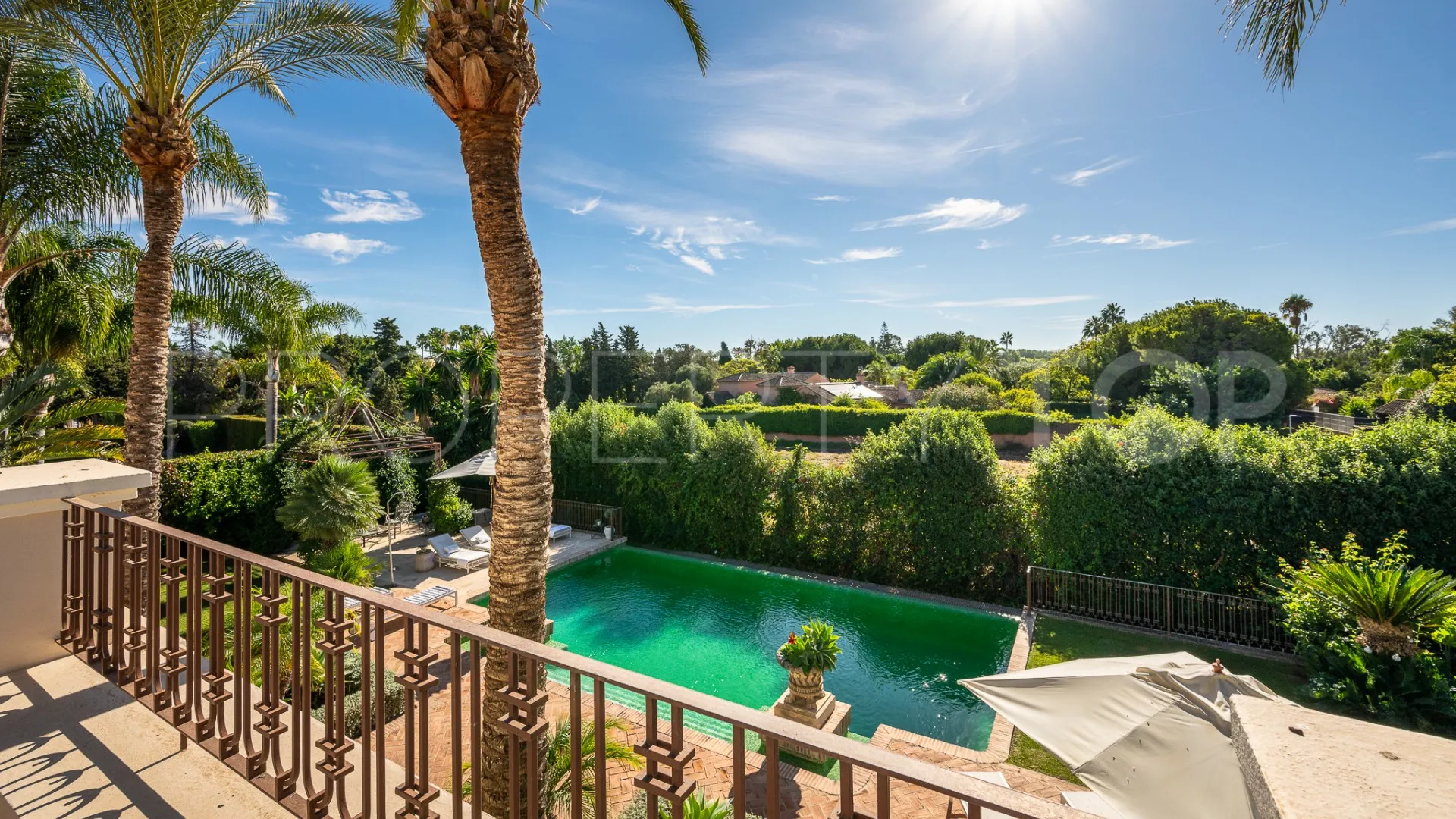 Villa en venta con 8 dormitorios en Guadalmina Baja