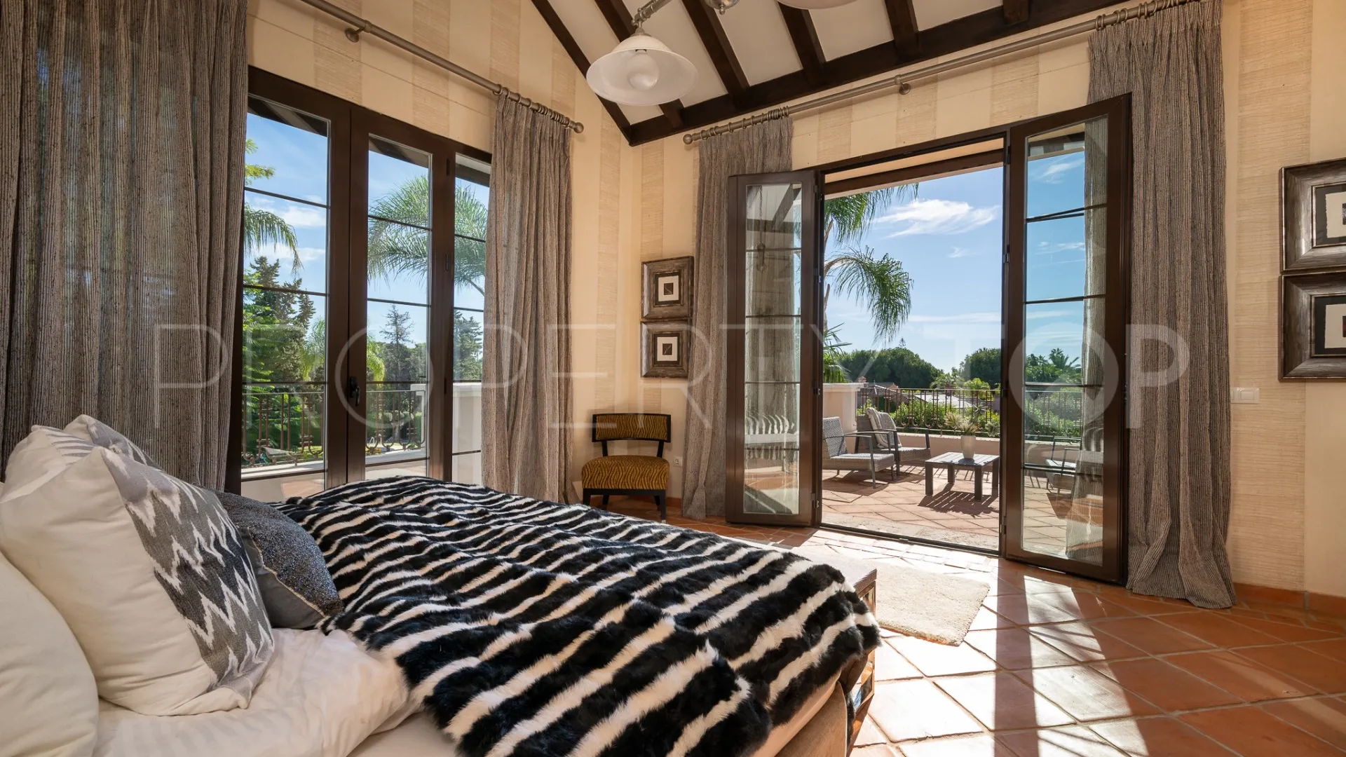 Villa en venta con 8 dormitorios en Guadalmina Baja