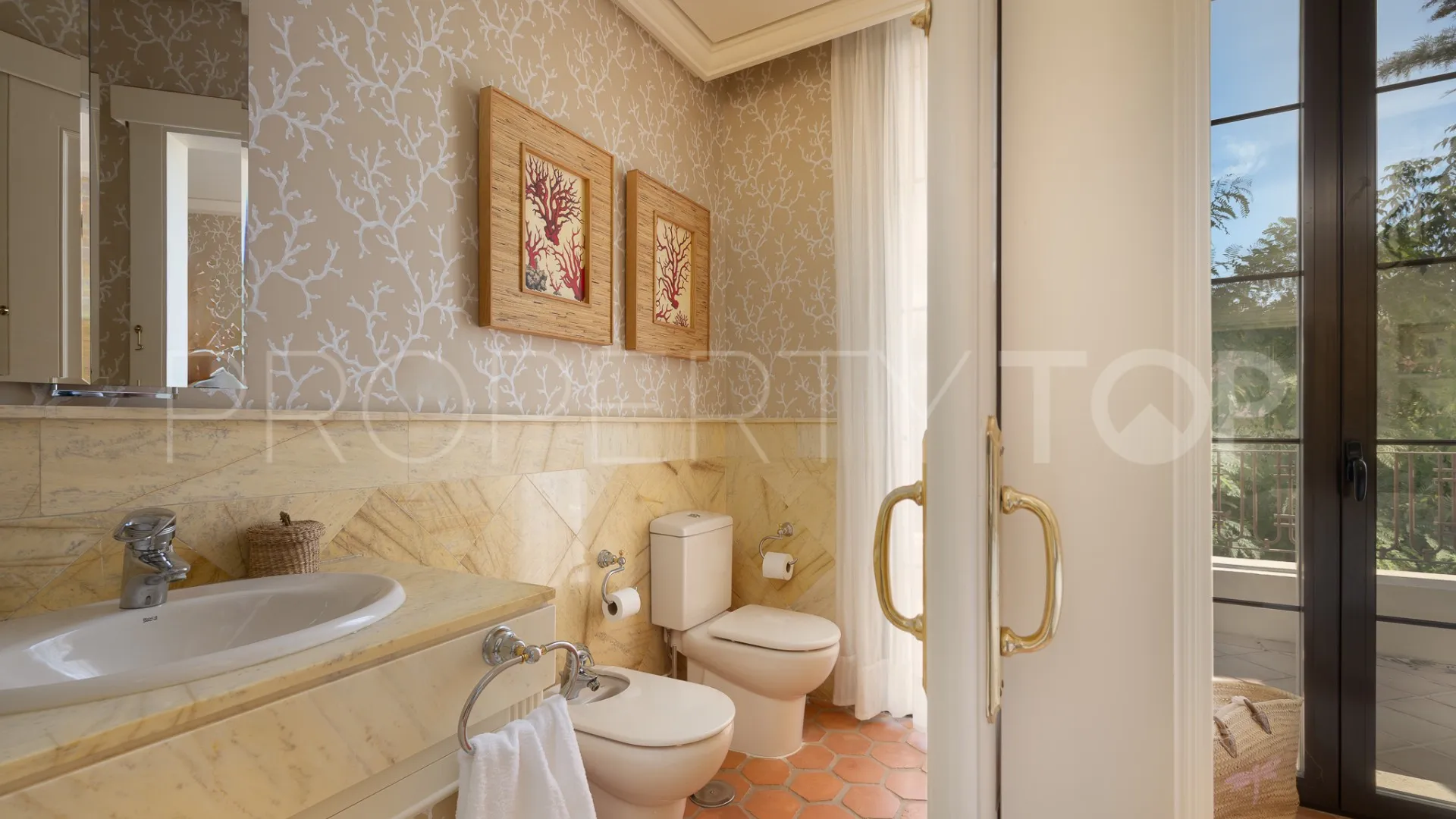 Villa en venta con 8 dormitorios en Guadalmina Baja