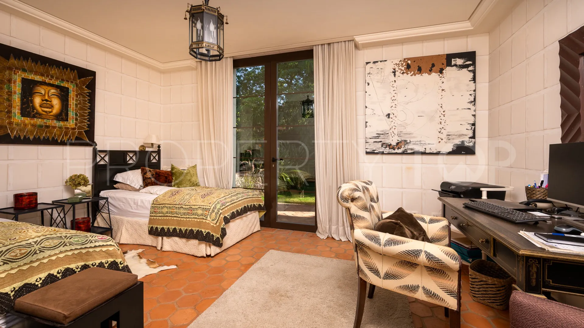 Villa en venta con 8 dormitorios en Guadalmina Baja