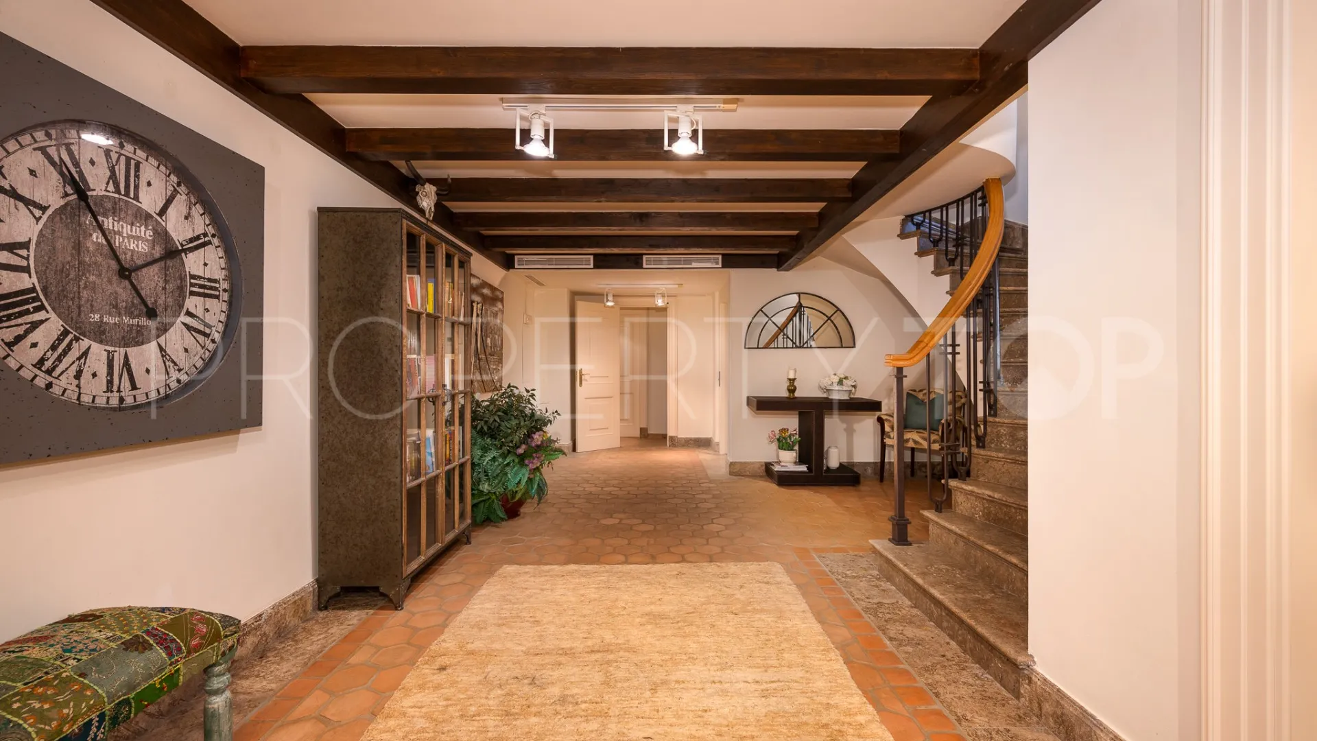 Villa en venta con 8 dormitorios en Guadalmina Baja
