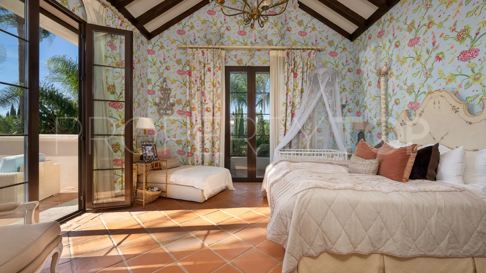 Villa en venta con 8 dormitorios en Guadalmina Baja