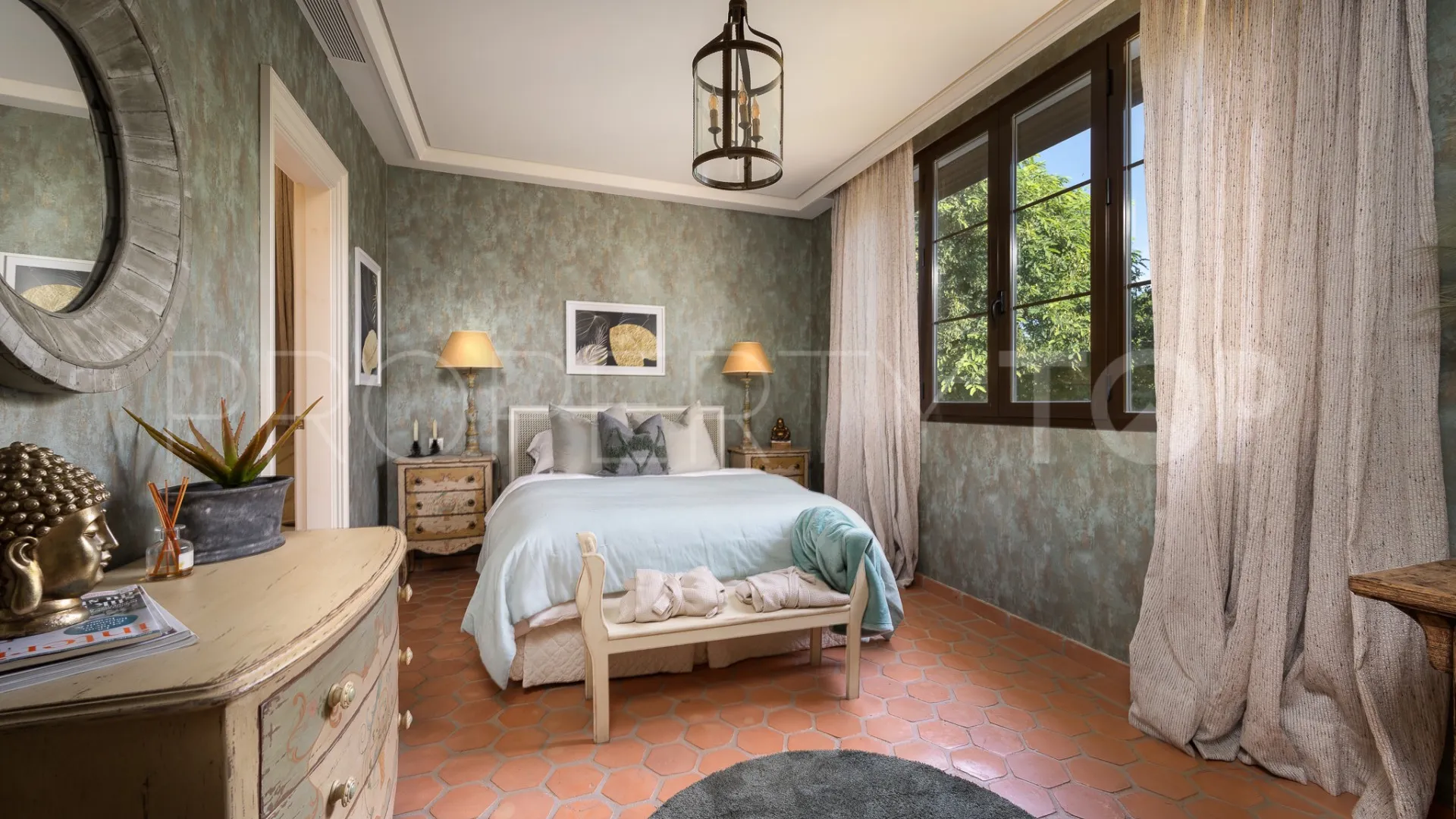Villa en venta con 8 dormitorios en Guadalmina Baja