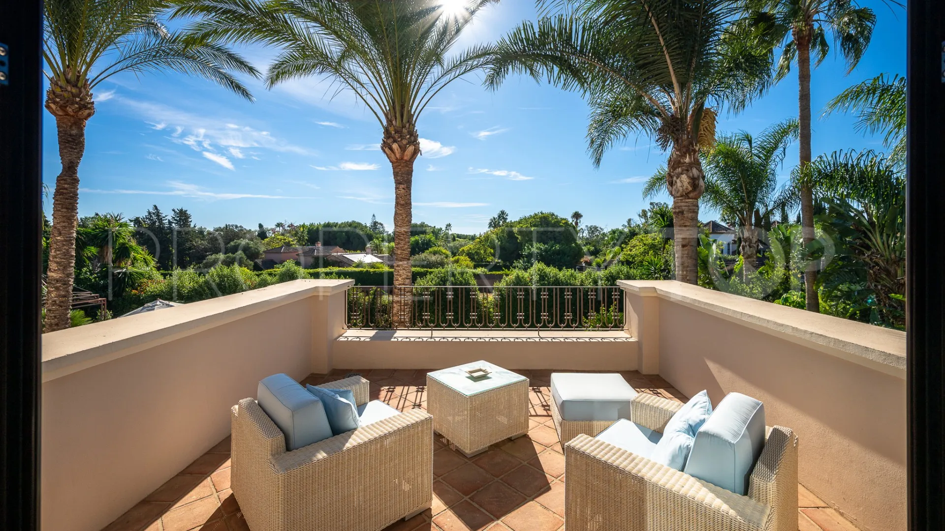 Villa en venta con 8 dormitorios en Guadalmina Baja