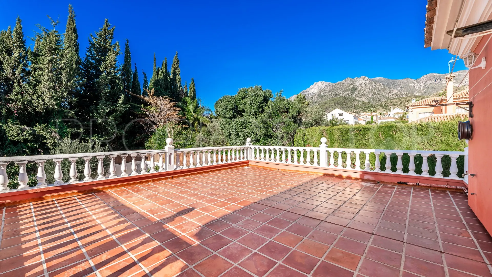 Villa en venta en Marbella Ciudad con 5 dormitorios