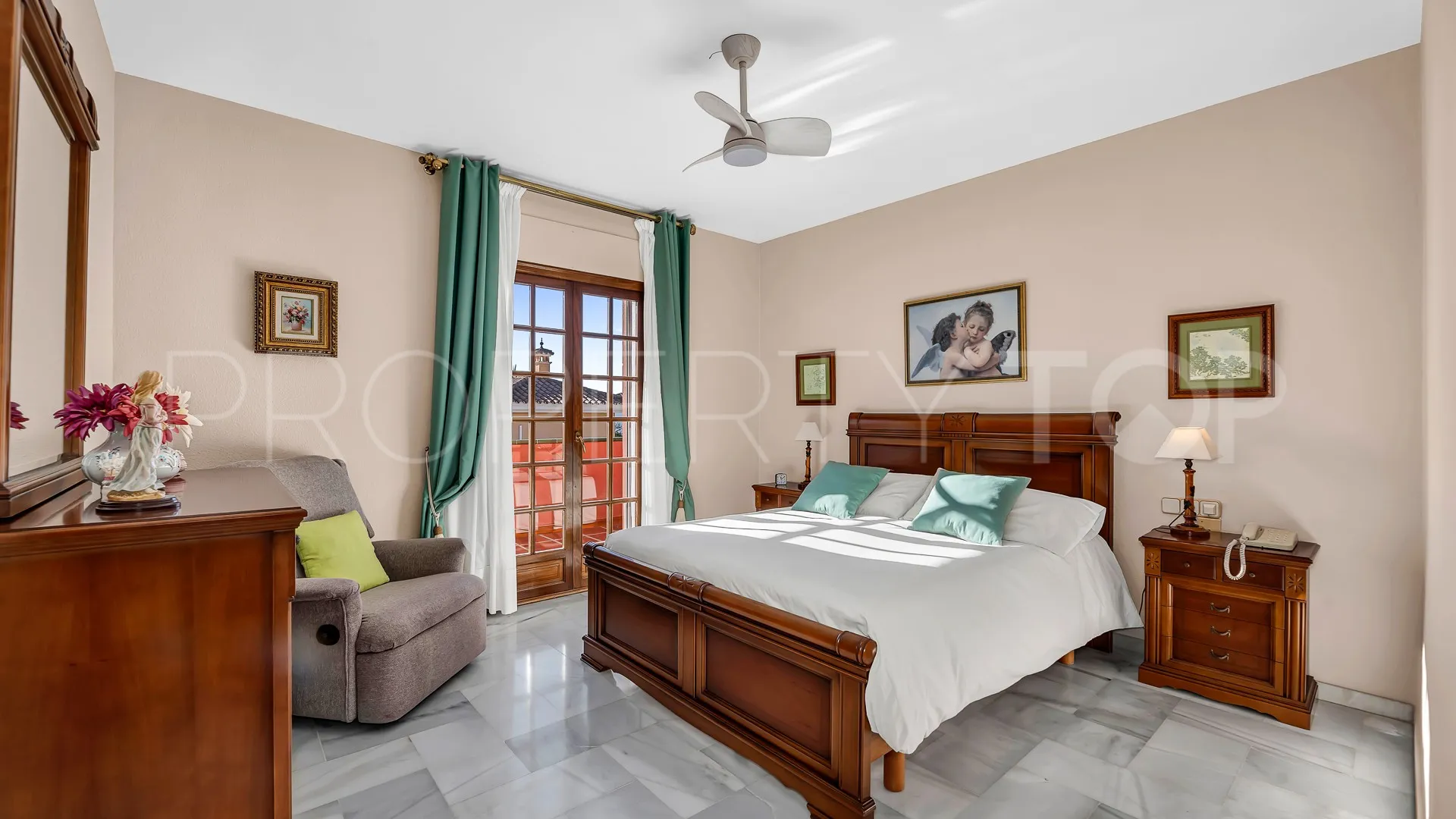 Villa en venta en Marbella Ciudad con 5 dormitorios