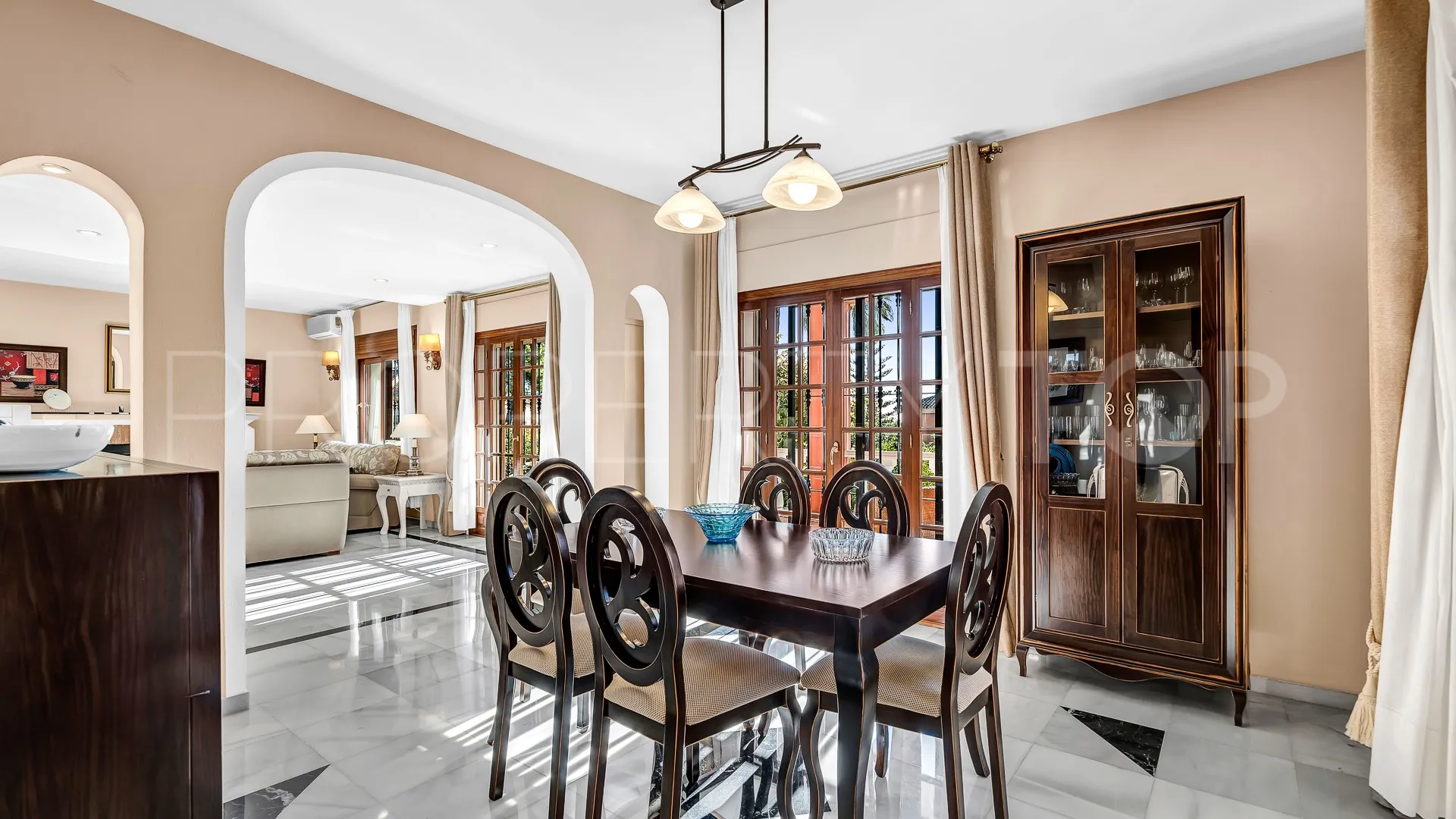 Villa en venta en Marbella Ciudad con 5 dormitorios