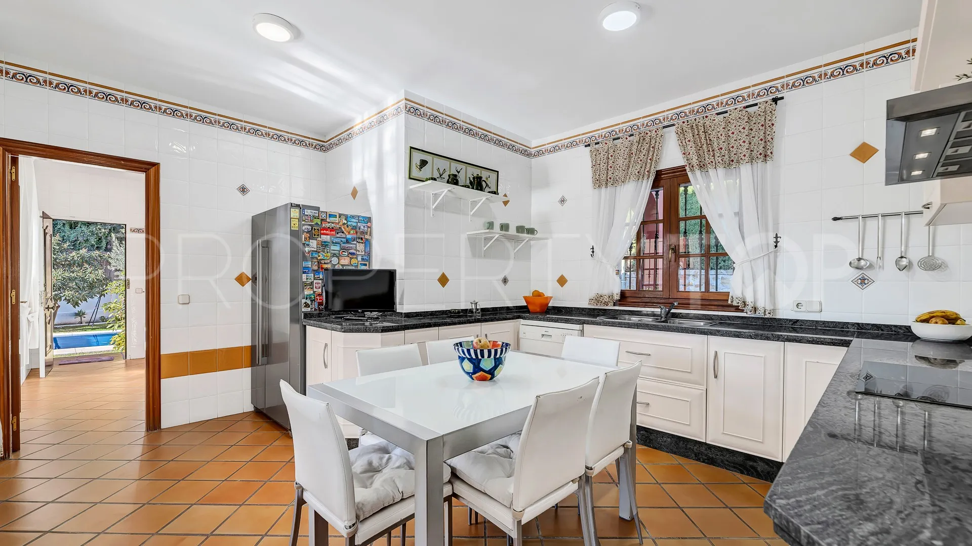 Villa en venta en Marbella Ciudad con 5 dormitorios