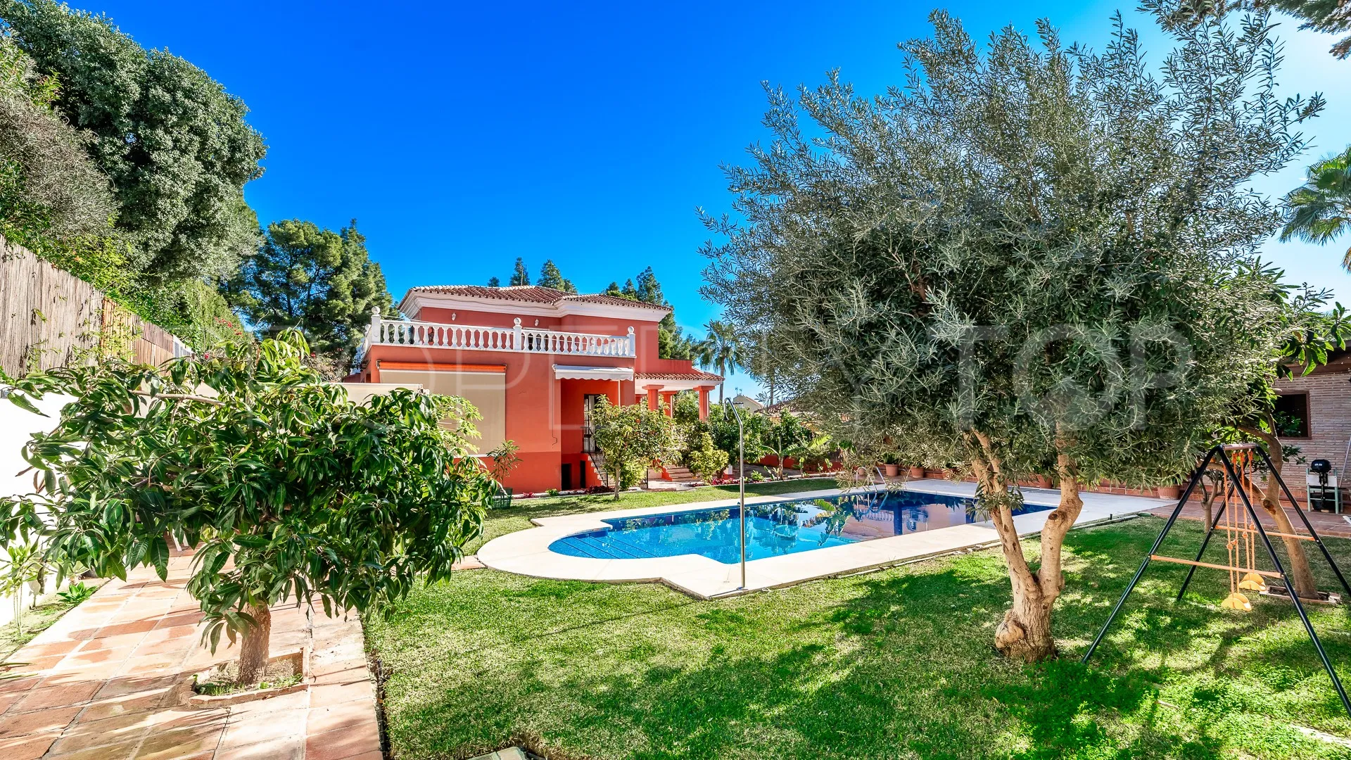 Villa en venta en Marbella Ciudad con 5 dormitorios