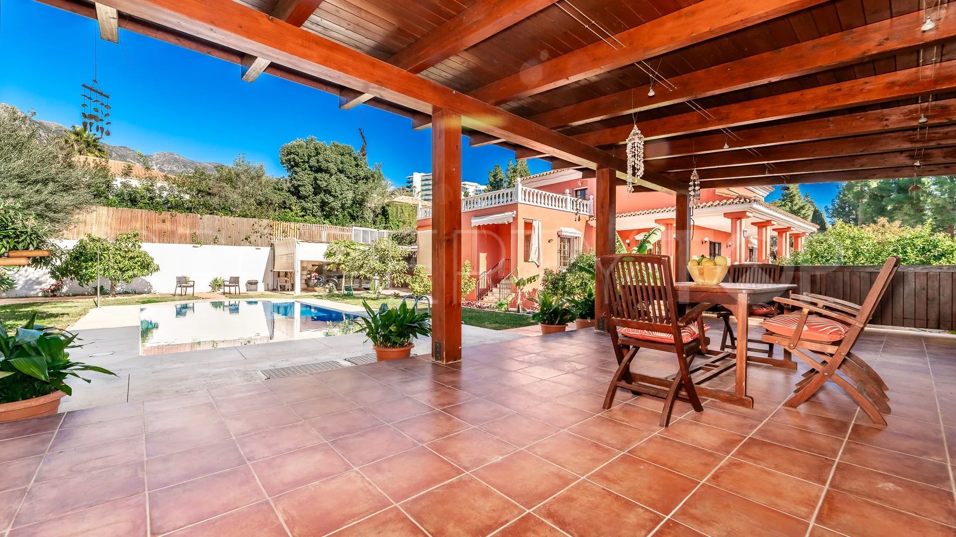 Villa en venta en Marbella Ciudad con 5 dormitorios