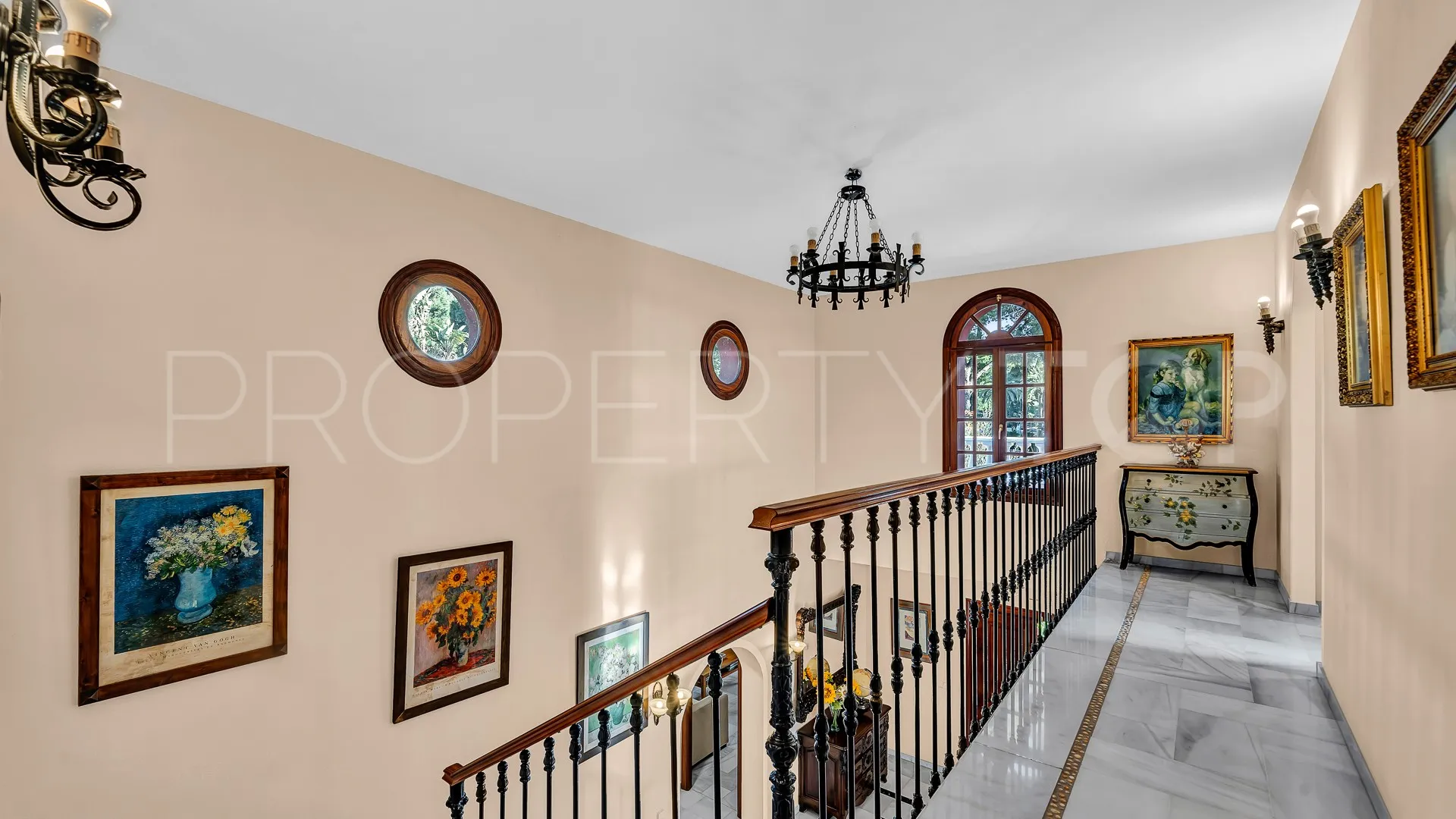 Villa en venta en Marbella Ciudad con 5 dormitorios