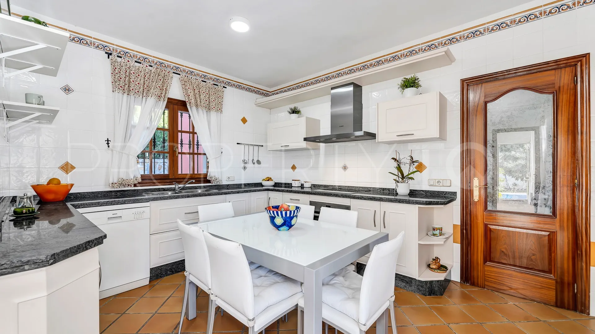 Villa en venta en Marbella Ciudad con 5 dormitorios